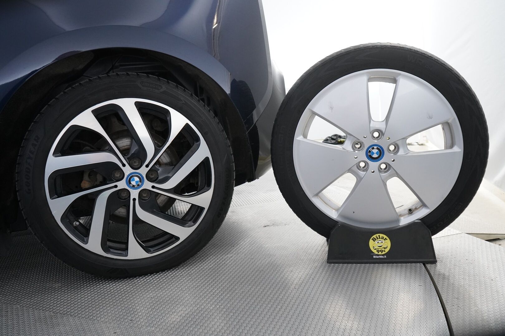 BMW i3 2018 94Ah REX Charged Edition *H&K / Kamera / Puolinahat / Keyless* - Kahdet BMW:n renkaat / Komea yksilö!