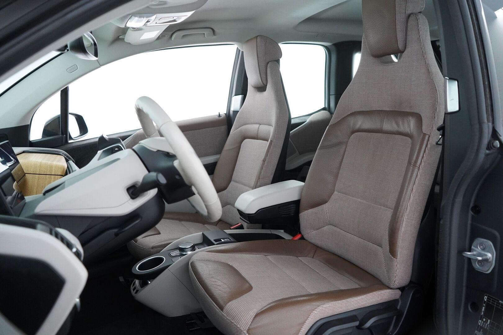 BMW i3 2018 94Ah REX Charged Edition *H&K / Kamera / Puolinahat / Keyless* - Kahdet BMW:n renkaat / Komea yksilö!