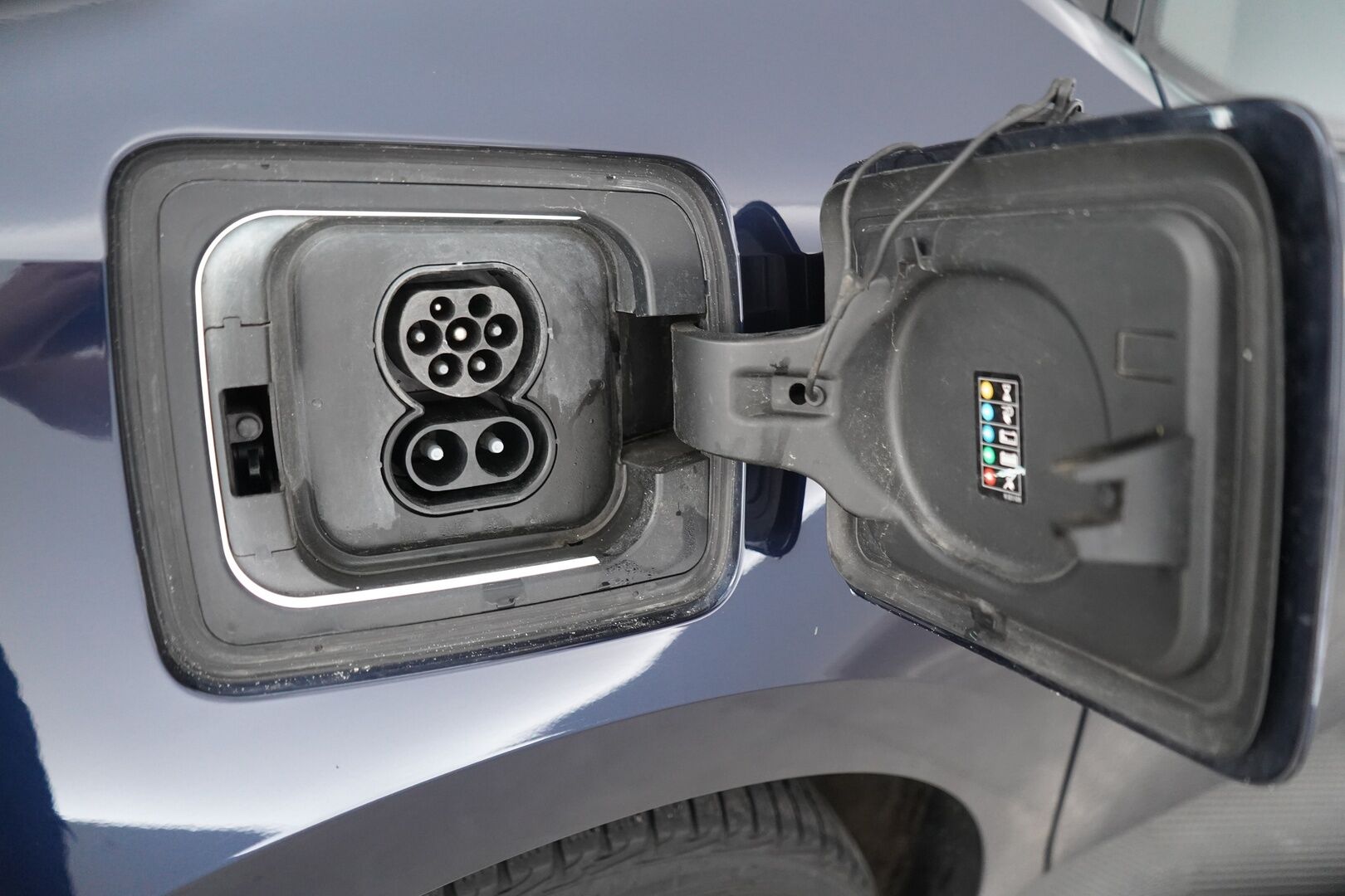 BMW i3 2018 94Ah REX Charged Edition *H&K / Kamera / Puolinahat / Keyless* - Kahdet BMW:n renkaat / Komea yksilö!