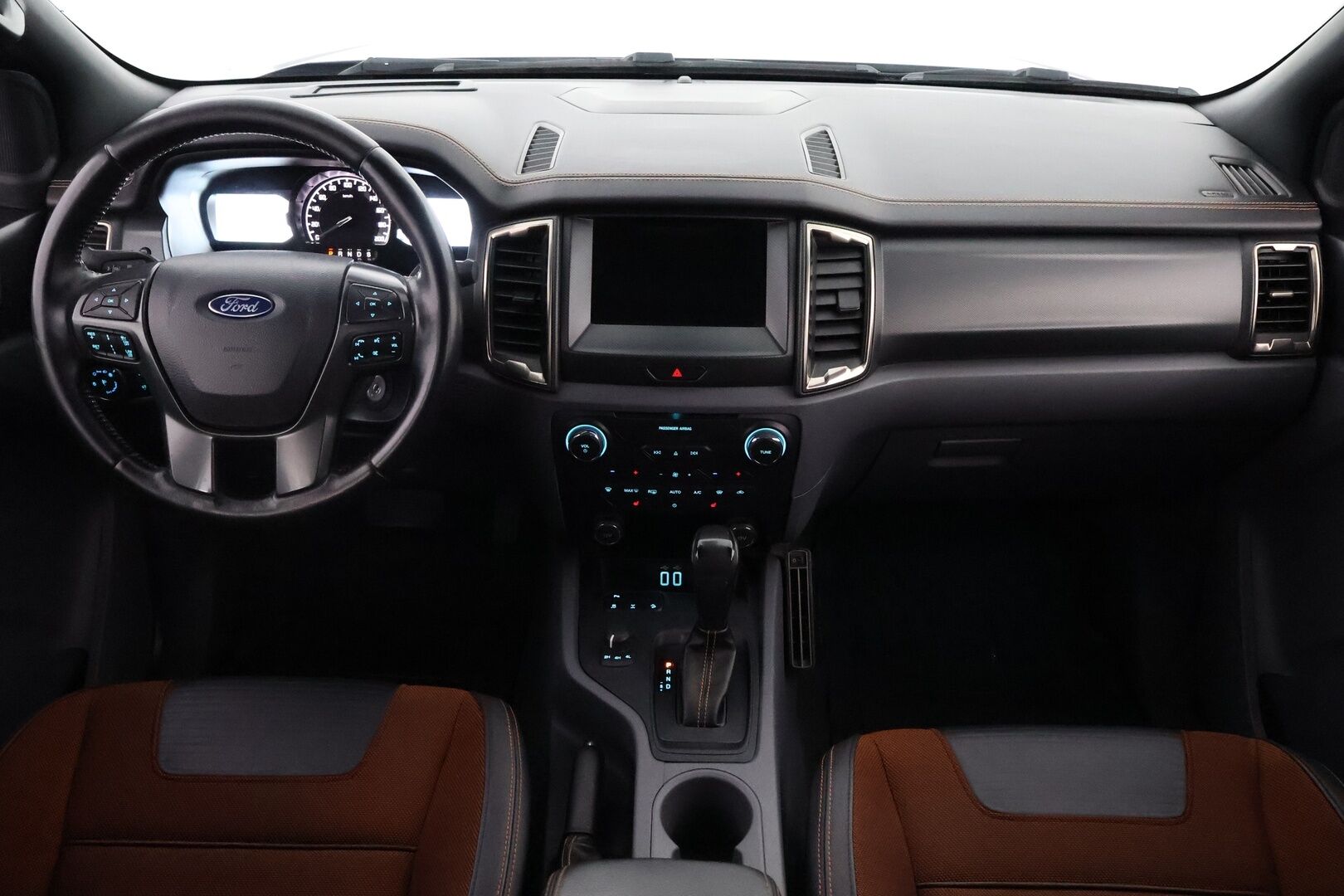 Ford Ranger 2017 Double Cab 3,2TDCi 200 hv A6 4x4 Wildtrak - ALV / Webasto / Adapt.Vakkari / Peruutuskamera / Vetokoukku / Lämmitettävä Tuulilasi / Kahdet renkaat aluvantein!