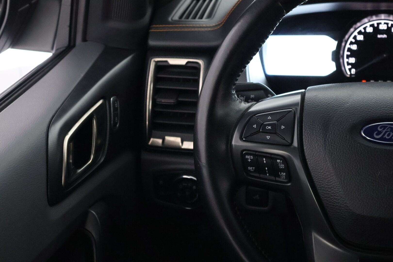 Ford Ranger 2017 Double Cab 3,2TDCi 200 hv A6 4x4 Wildtrak - ALV / Webasto / Adapt.Vakkari / Peruutuskamera / Vetokoukku / Lämmitettävä Tuulilasi / Kahdet renkaat aluvantein!