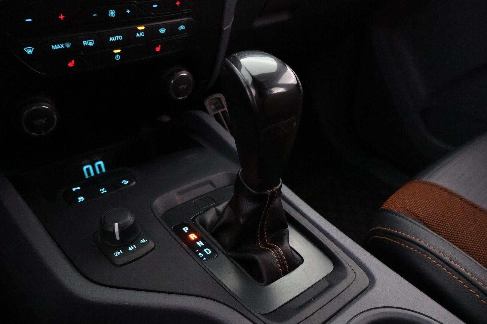 Ford Ranger 2017 Double Cab 3,2TDCi 200 hv A6 4x4 Wildtrak - ALV / Webasto / Adapt.Vakkari / Peruutuskamera / Vetokoukku / Lämmitettävä Tuulilasi / Kahdet renkaat aluvantein!