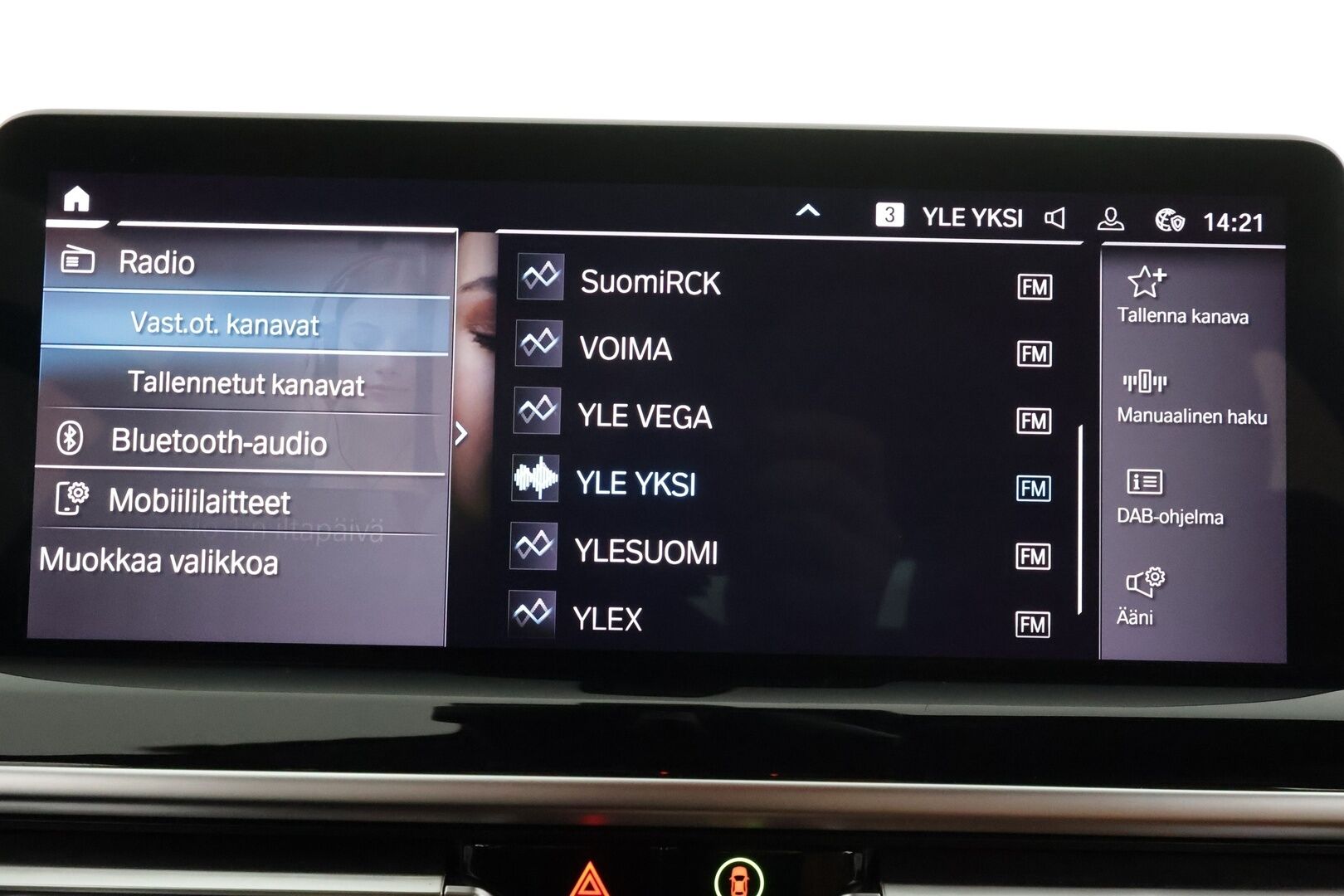 BMW X3 2023 G01 xDrive 30e A Charged Edition * HiFi / Sportnahat / LED / Vakkari / P.Kamera / Navi / Digimittaristo * - 1-Om suomi-auto / 2x Latauskaapelit / Kahdet renkaat 