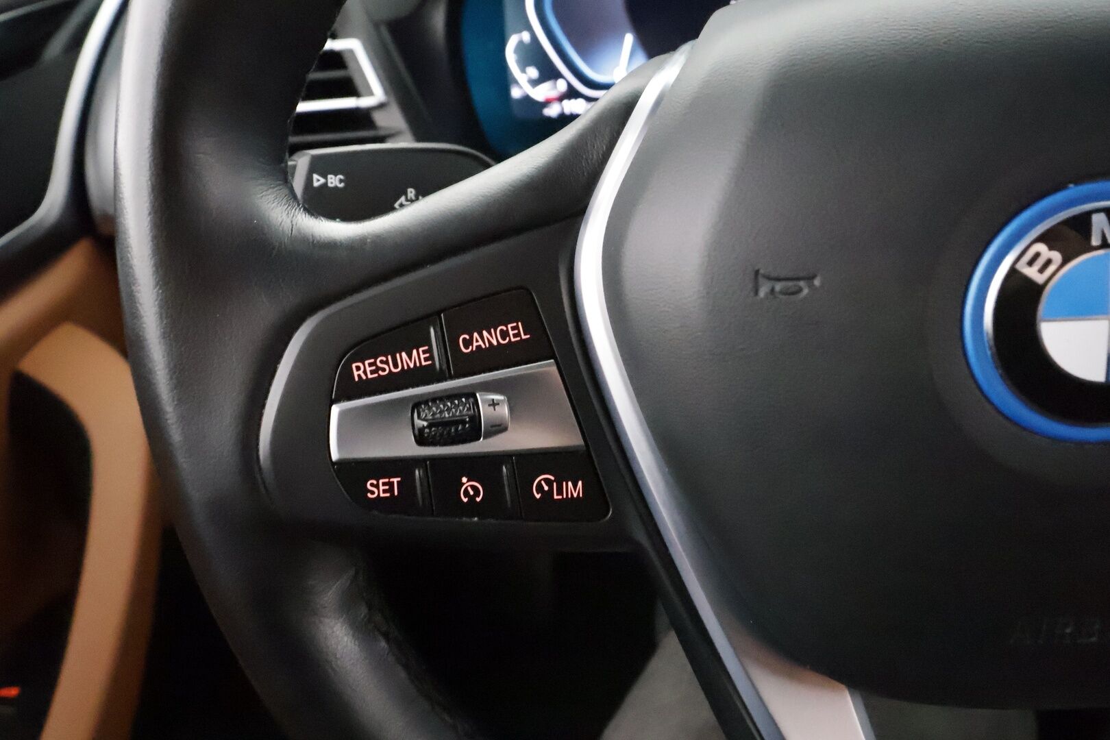 BMW X3 2023 G01 xDrive 30e A Charged Edition * HiFi / Sportnahat / LED / Vakkari / P.Kamera / Navi / Digimittaristo * - 1-Om suomi-auto / 2x Latauskaapelit / Kahdet renkaat 