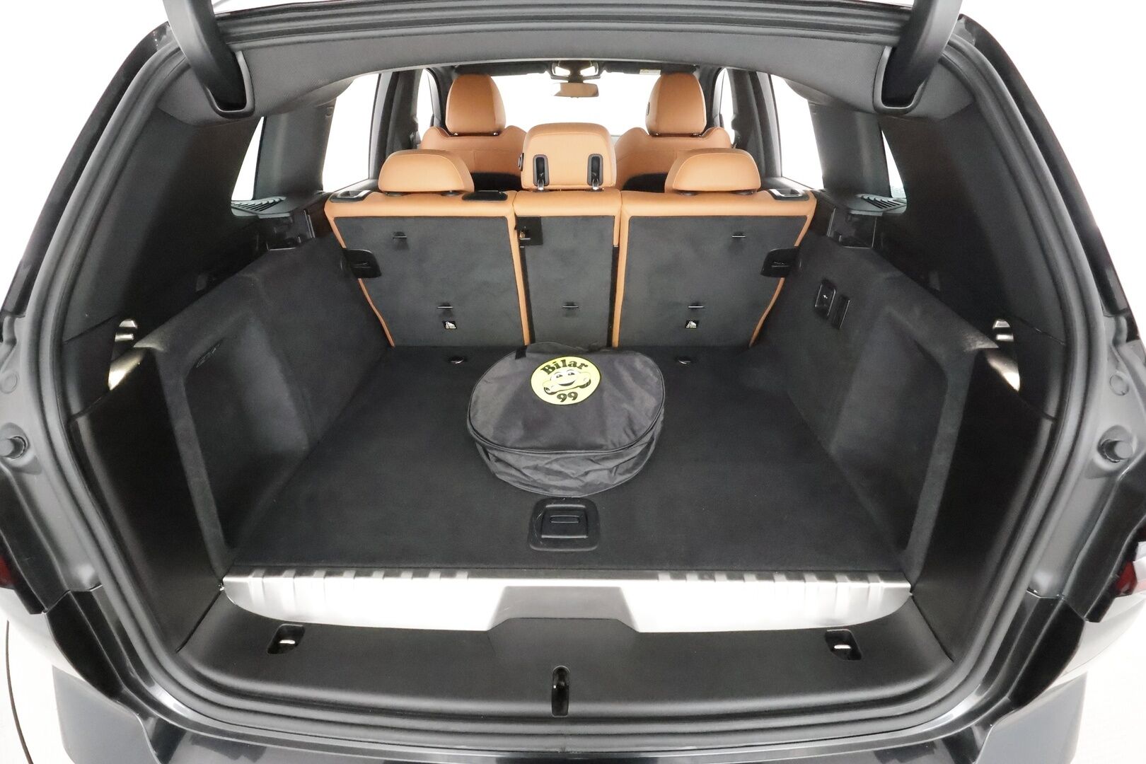 BMW X3 2023 G01 xDrive 30e A Charged Edition * HiFi / Sportnahat / LED / Vakkari / P.Kamera / Navi / Digimittaristo * - 1-Om suomi-auto / 2x Latauskaapelit / Kahdet renkaat 