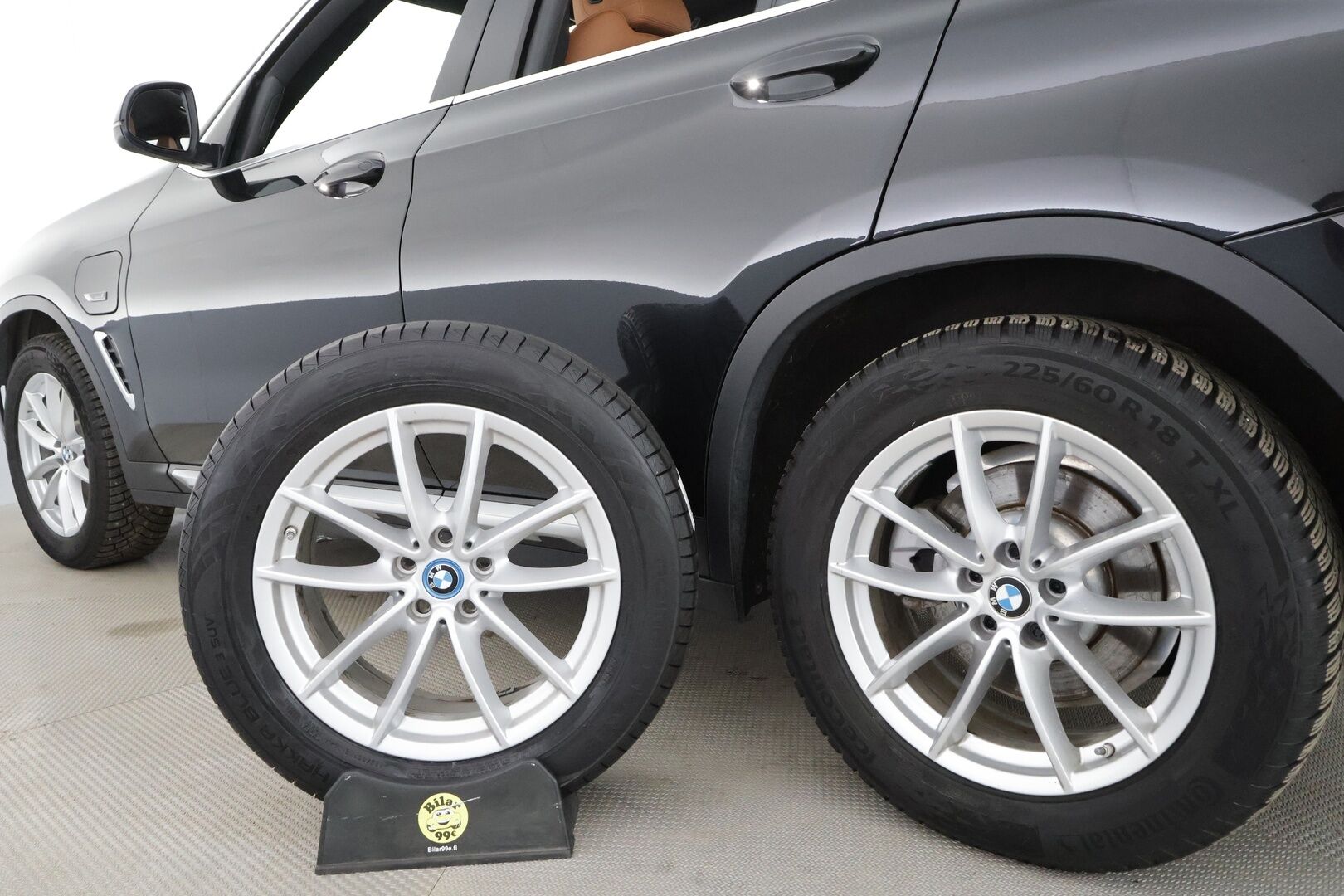 BMW X3 2023 G01 xDrive 30e A Charged Edition * HiFi / Sportnahat / LED / Vakkari / P.Kamera / Navi / Digimittaristo * - 1-Om suomi-auto / 2x Latauskaapelit / Kahdet renkaat 