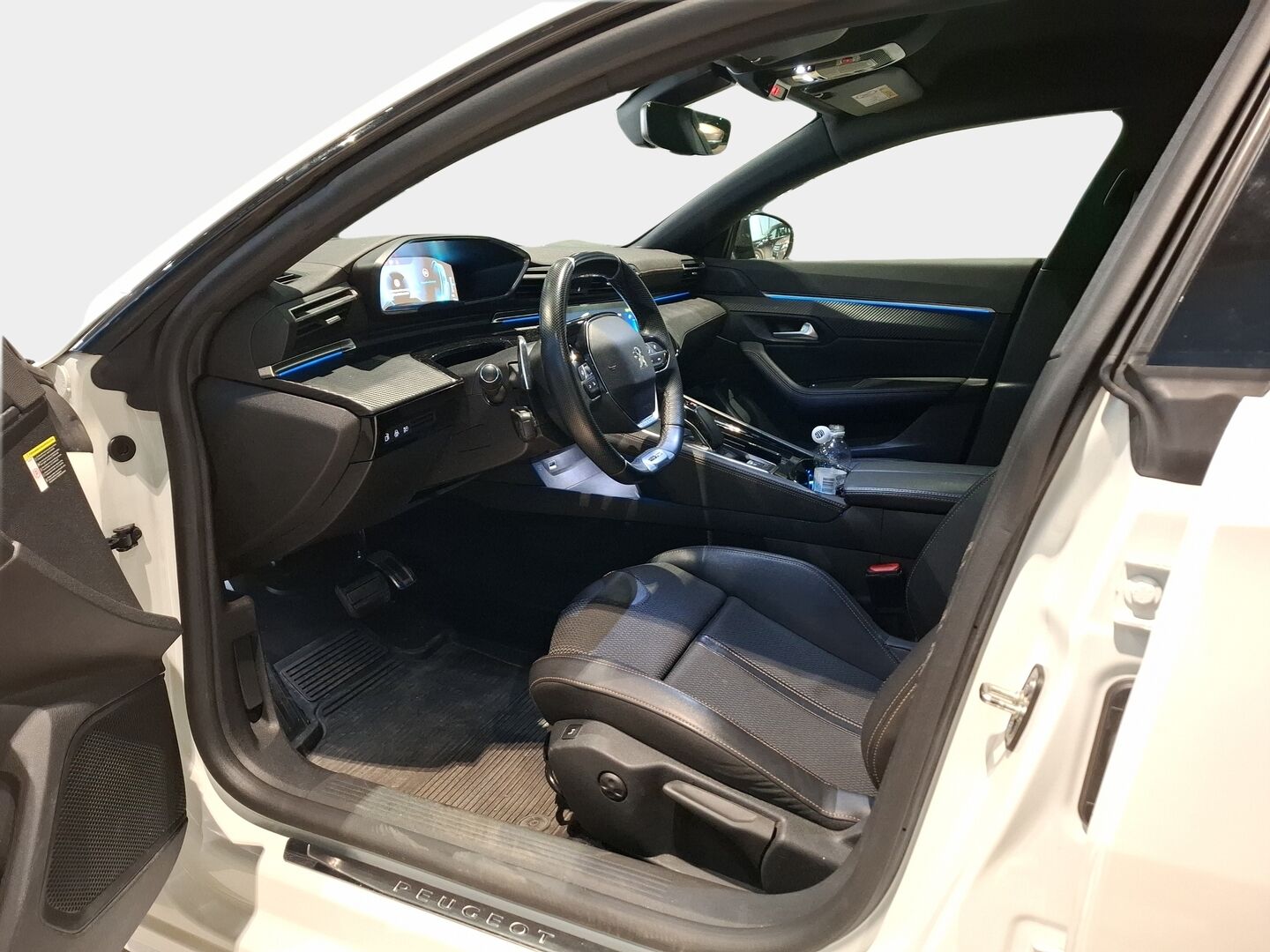 Peugeot 508 2020 SW GT Hybrid 225 EAT8-automaatti / Koukku / BLIS / Vakkari / P. Tutkat / Sportpenkit / Lane Assist / i-Cockpit / Navi / - Kattavasti varusteltu! / Todella siisti / 2x hyvät renkaat&vanteet / Jakohihna tehty! / Puolinahat / SOH 90.7%! - HULLUT AVAJAISHULINAT KORKOTARJOUS 3,29 %