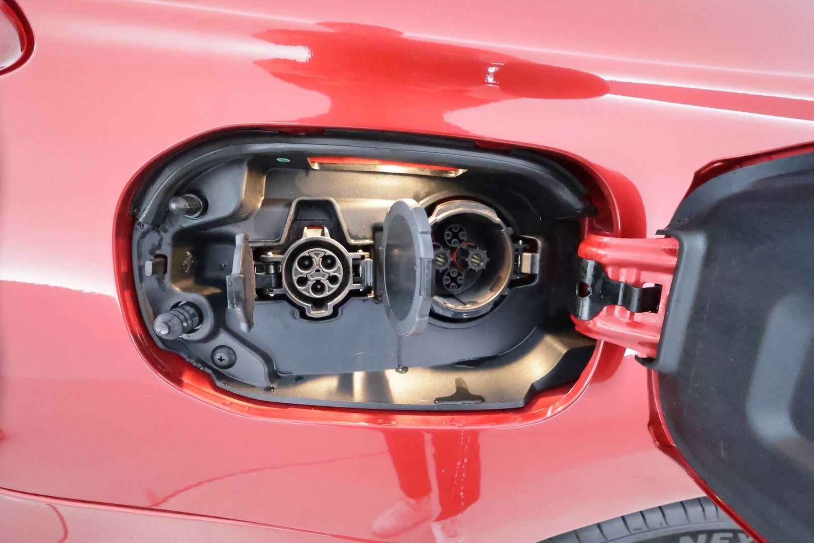 Mitsubishi OUTLANDER PHEV 2019 Instyle 4WD 5P **Adapt. vakkari / Vaaleat nahat / 360 Kamera / Rockford Sound System / Koukku** - 2x alut