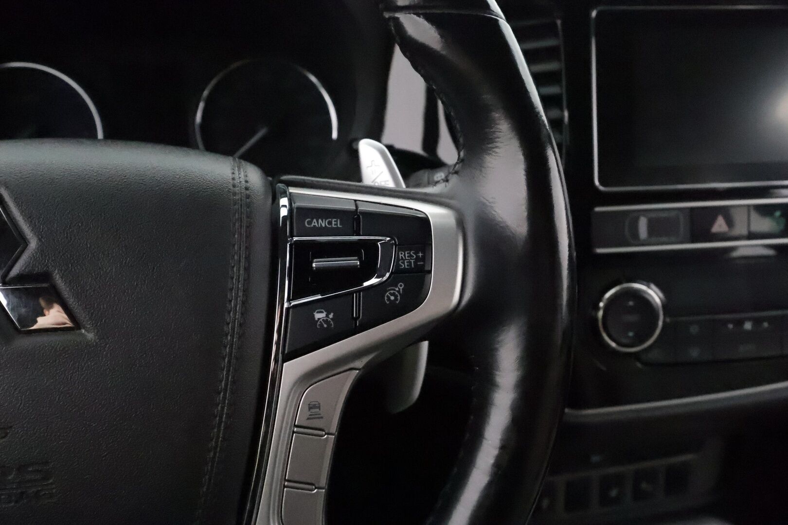 Mitsubishi OUTLANDER PHEV 2019 Instyle 4WD 5P **Adapt. vakkari / Vaaleat nahat / 360 Kamera / Rockford Sound System / Koukku** - 2x alut