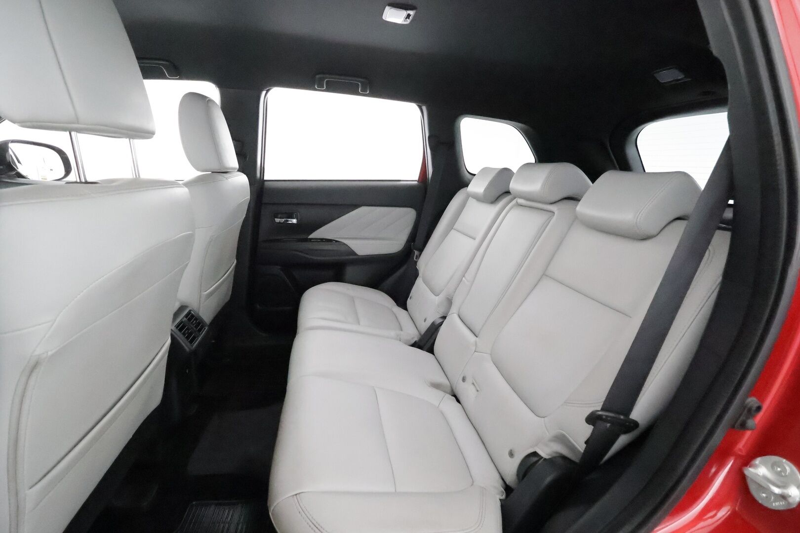 Mitsubishi OUTLANDER PHEV 2019 Instyle 4WD 5P **Adapt. vakkari / Vaaleat nahat / 360 Kamera / Rockford Sound System / Koukku** - 2x alut