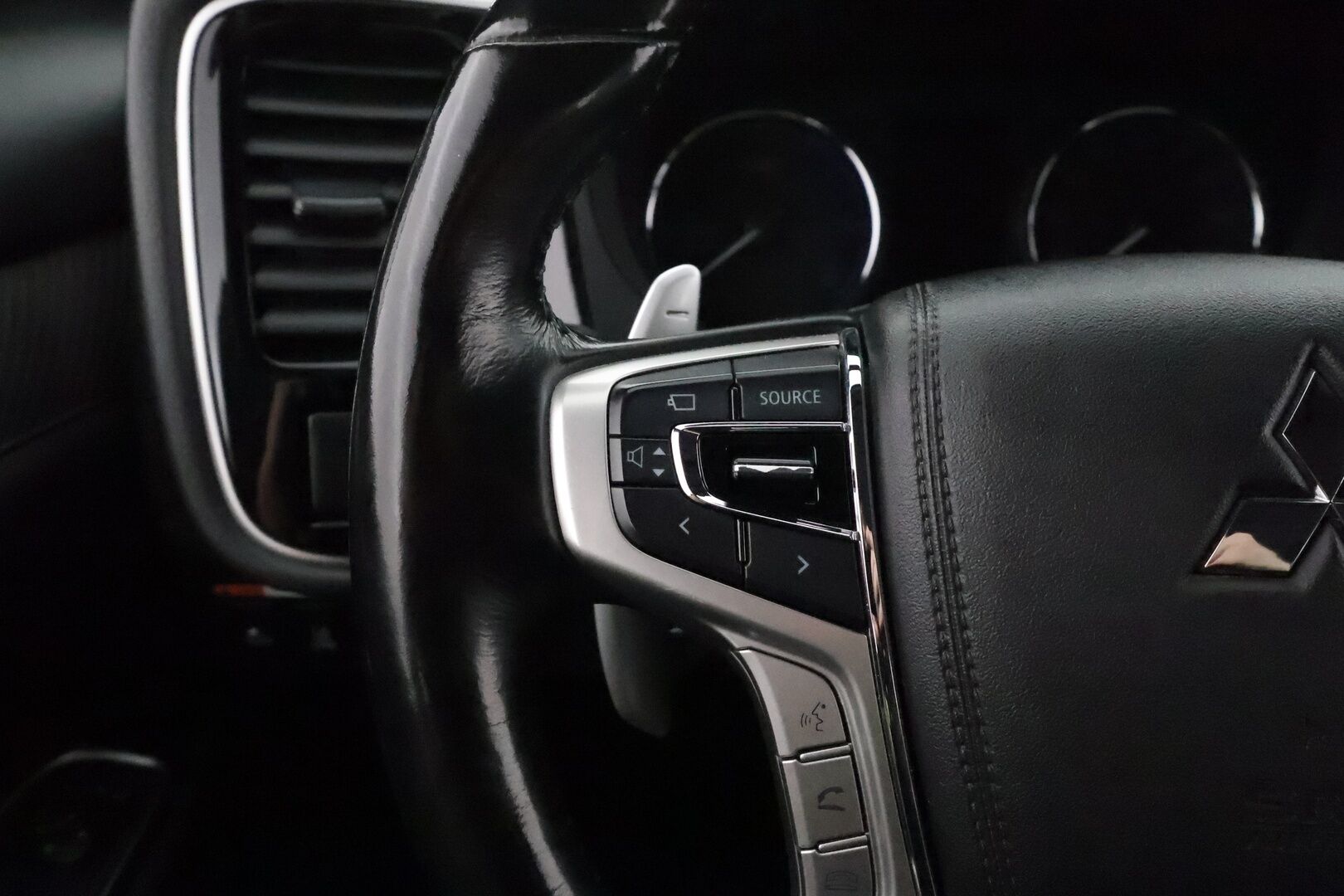 Mitsubishi OUTLANDER PHEV 2019 Instyle 4WD 5P **Adapt. vakkari / Vaaleat nahat / 360 Kamera / Rockford Sound System / Koukku** - 2x alut
