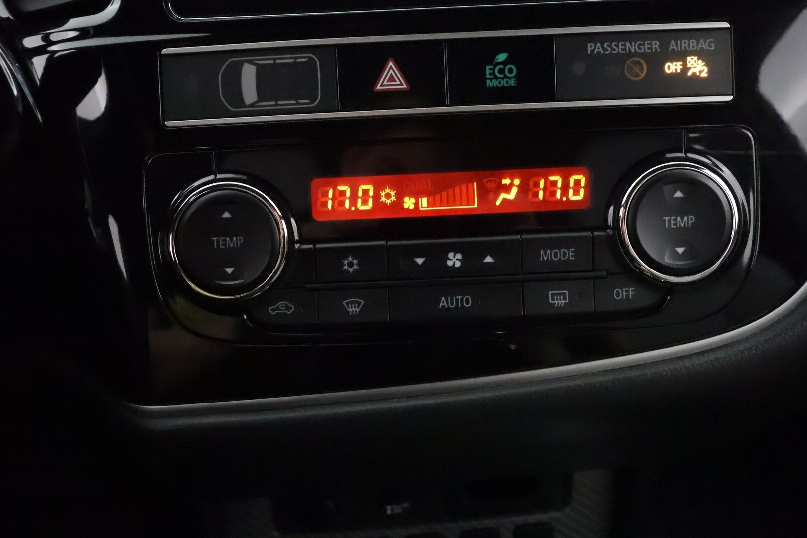 Mitsubishi OUTLANDER PHEV 2019 Instyle 4WD 5P **Adapt. vakkari / Vaaleat nahat / 360 Kamera / Rockford Sound System / Koukku** - 2x alut