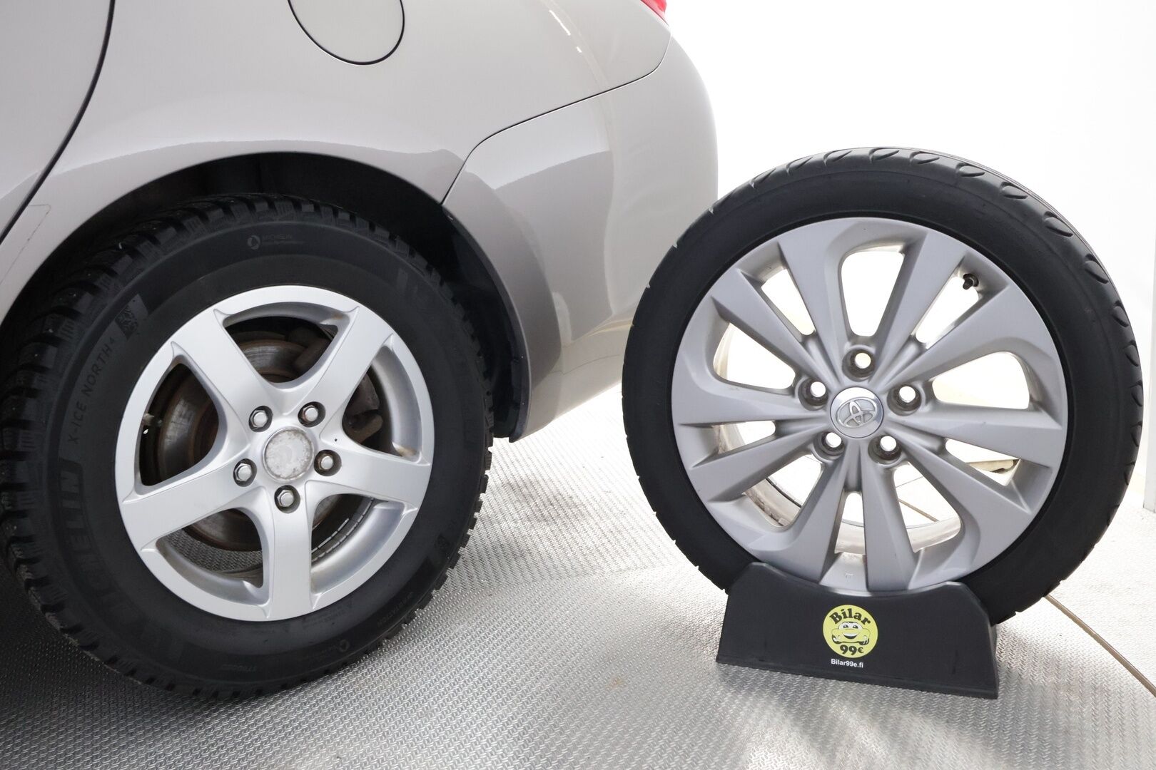 Toyota Auris 2014 Touring Sports 1,8 Hybrid Active * Vakkari / Peruutuskamera / Lohko & Sisäpistoke / Xenon - HULLUT JOULUT KORKOTARJOUS 2,49% 