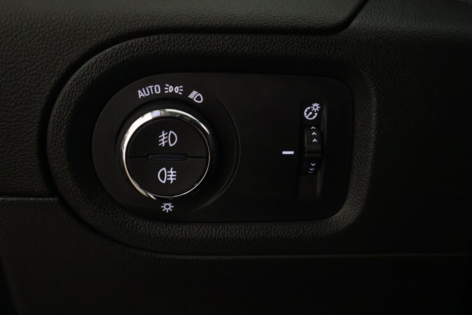 Opel Grandland 2020 X Hybrid4 1.6 Turbo 300 AT8 AWD (PHEV) - | Adap.vakkari | Nahkapenkit | Kuskin penkki muistilla | Kamera | Penkkien lämmitys ja viilennys | LED-valot | Kaistavahti | Sähkäkontti |