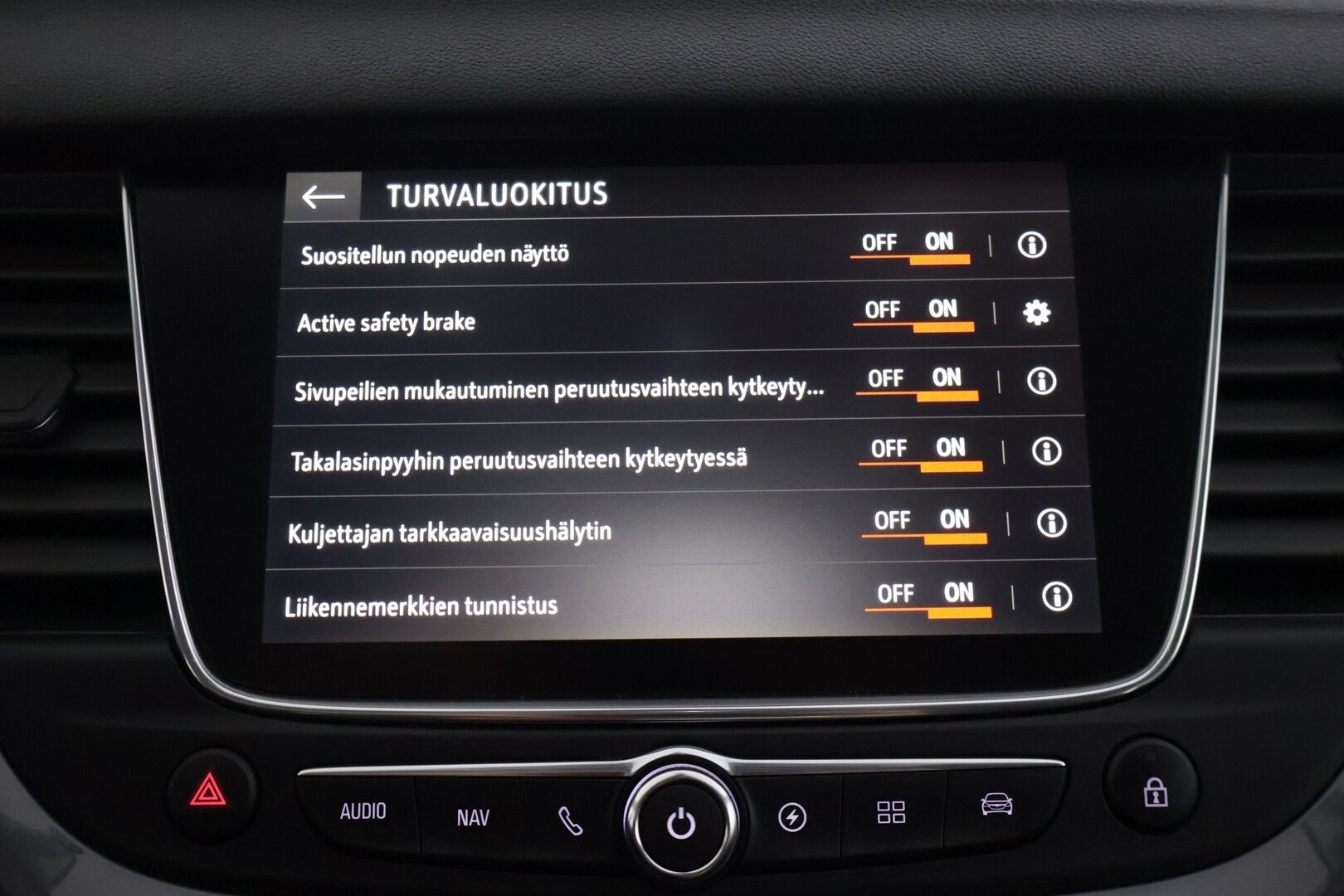 Opel Grandland 2020 X Hybrid4 1.6 Turbo 300 AT8 AWD (PHEV) - | Adap.vakkari | Nahkapenkit | Kuskin penkki muistilla | Kamera | Penkkien lämmitys ja viilennys | LED-valot | Kaistavahti | Sähkäkontti |