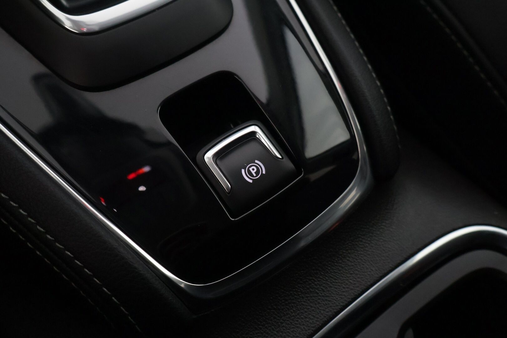 Opel Grandland 2020 X Hybrid4 1.6 Turbo 300 AT8 AWD (PHEV) - | Adap.vakkari | Nahkapenkit | Kuskin penkki muistilla | Kamera | Penkkien lämmitys ja viilennys | LED-valot | Kaistavahti | Sähkäkontti |