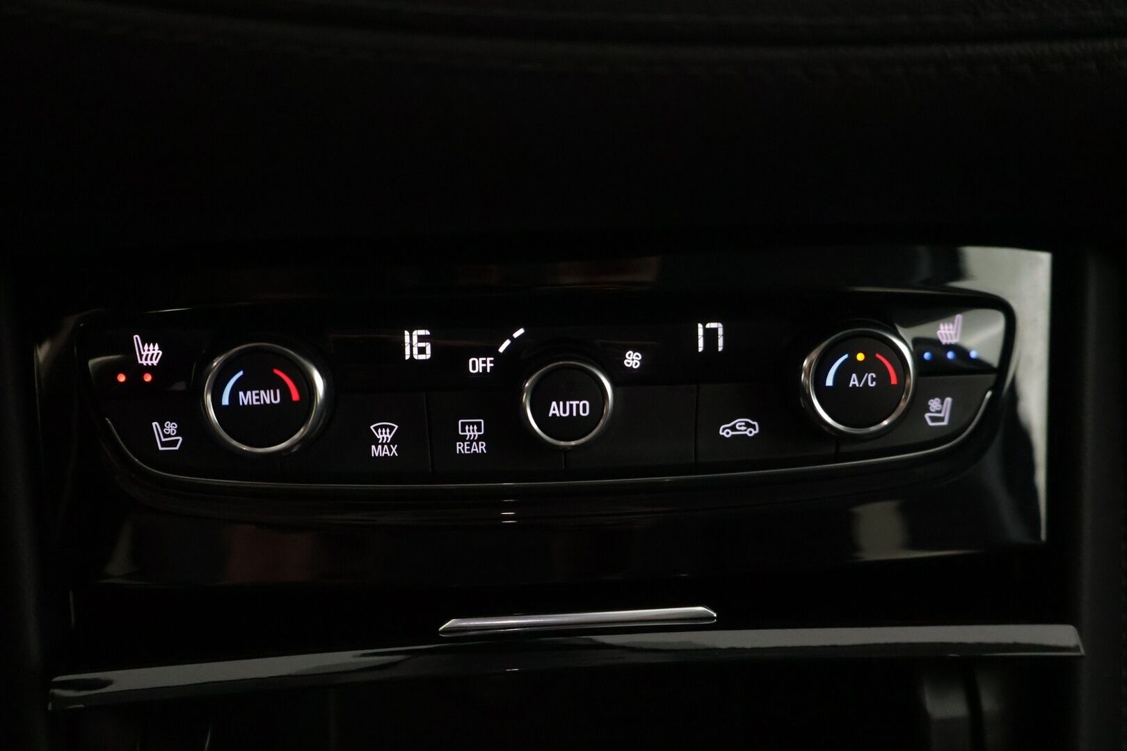 Opel Grandland 2020 X Hybrid4 1.6 Turbo 300 AT8 AWD (PHEV) - | Adap.vakkari | Nahkapenkit | Kuskin penkki muistilla | Kamera | Penkkien lämmitys ja viilennys | LED-valot | Kaistavahti | Sähkäkontti |