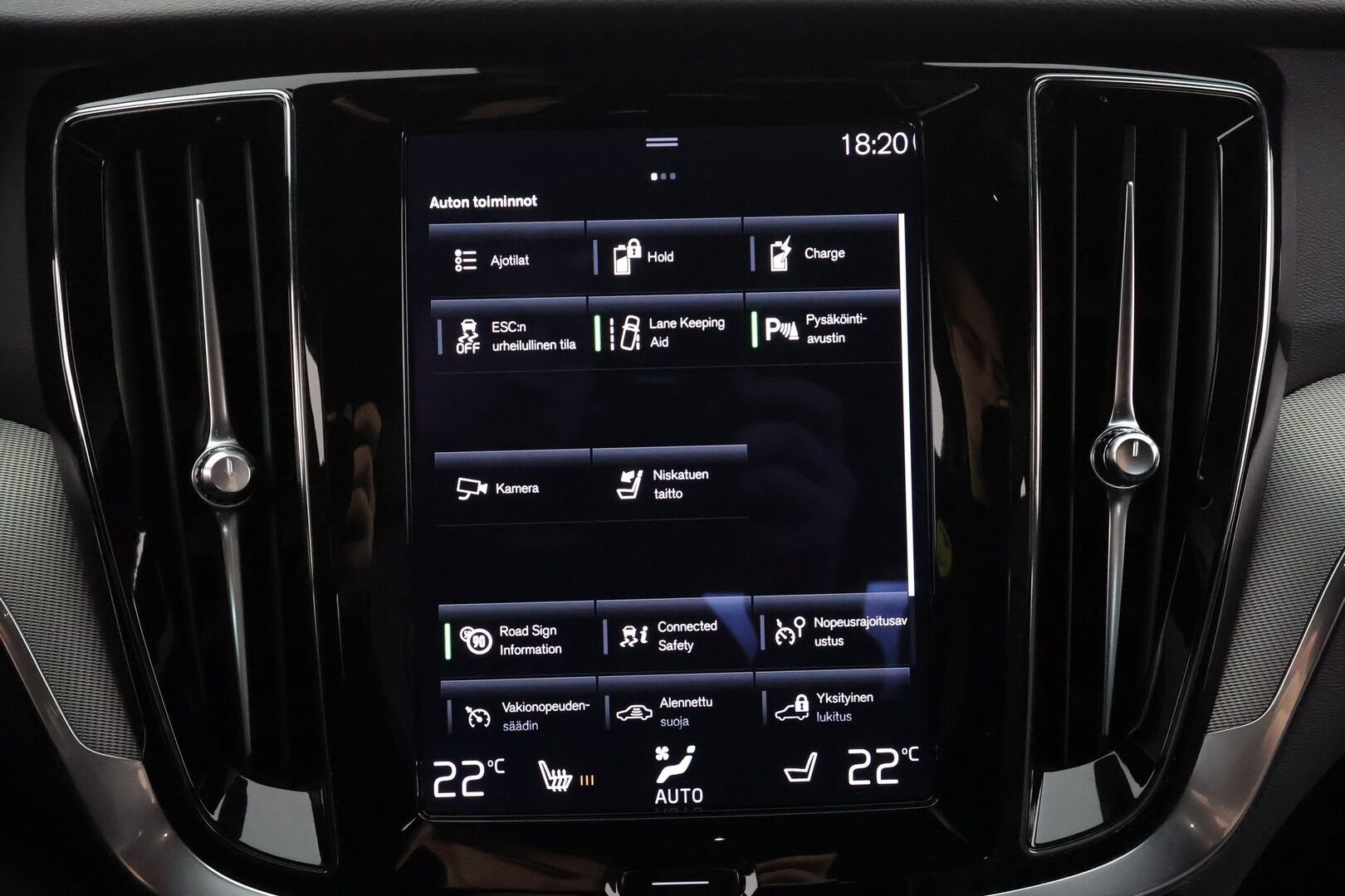 Volvo S60 2022 T8 AWD Long Range High Performance R-Design Edition aut * ACC / P.kamera / LED / Navi / Muistipenkki / KeylessGo * - 1.Om Suomi-auto / Kahdet renkaat aluvanteilla / Akku kuntotarkastettu SOH 98,5%