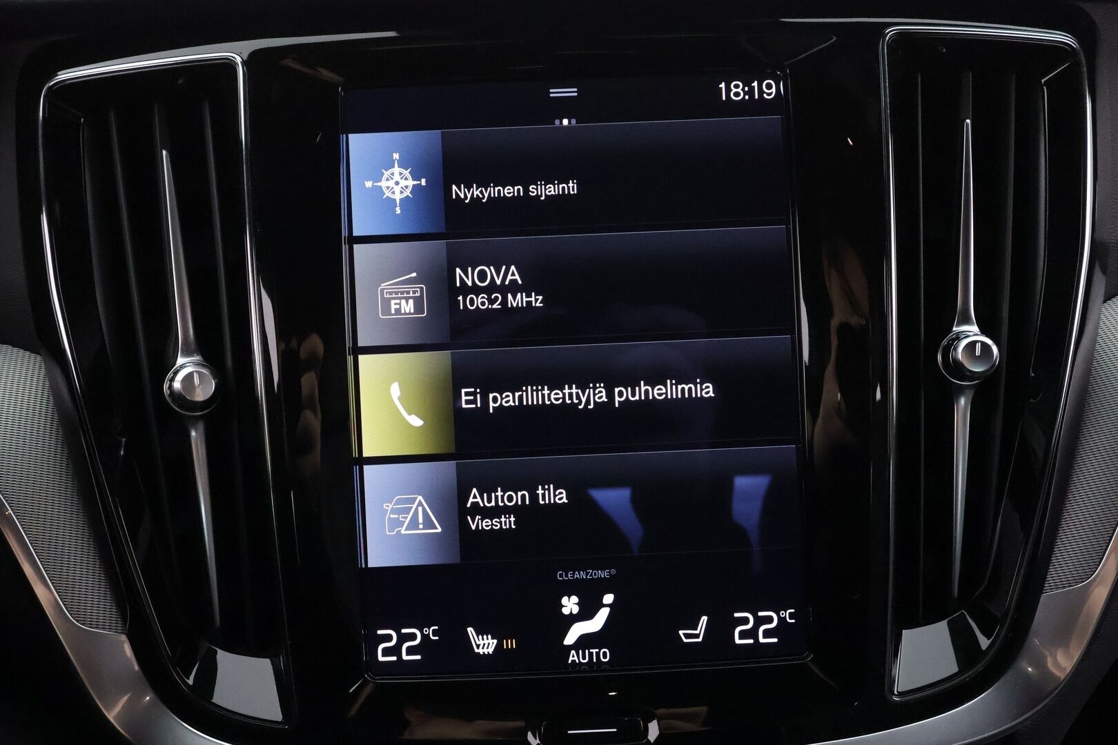 Volvo S60 2022 T8 AWD Long Range High Performance R-Design Edition aut * ACC / P.kamera / LED / Navi / Muistipenkki / KeylessGo * - 1.Om Suomi-auto / Kahdet renkaat aluvanteilla / Akku kuntotarkastettu SOH 98,5%