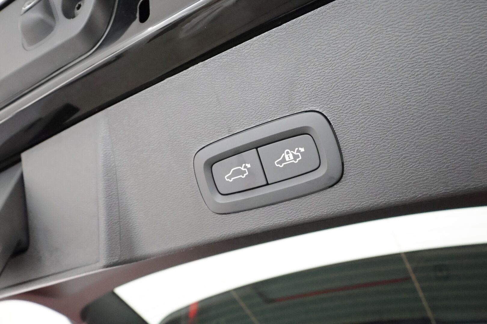 Volvo XC40 2023 B3 MHEV Business Plus Bright DCT aut **Adapt.vakkari / Webasto / Koukku / Pixel LED / Facelift / Navi** - 3,99 % KORKOTARJOUS TÄHÄN AUTOON - 1.Om Suomi-auto / Merkkihuollettu / Kahdet renkaat aluvanteilla / Sähköpenkit, kuskin muistilla / Penkinlämmittimet takana