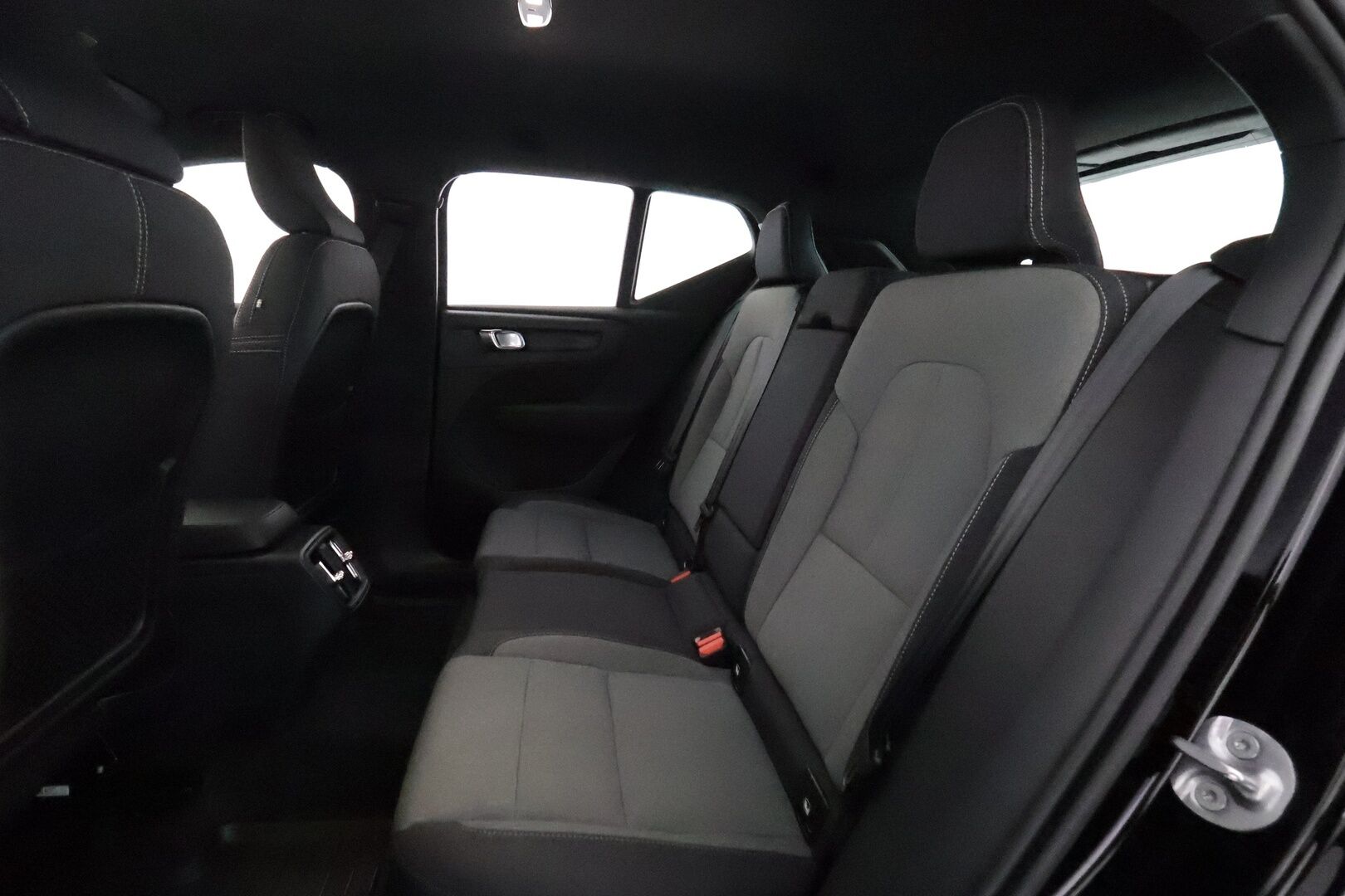 Volvo XC40 2023 B3 MHEV Business Plus Bright DCT aut **Adapt.vakkari / Webasto / Koukku / Pixel LED / Facelift / Navi** - 3,99 % KORKOTARJOUS TÄHÄN AUTOON - 1.Om Suomi-auto / Merkkihuollettu / Kahdet renkaat aluvanteilla / Sähköpenkit, kuskin muistilla / Penkinlämmittimet takana