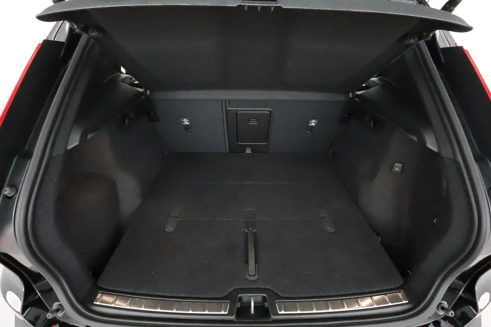 Volvo XC40 2023 B3 MHEV Business Plus Bright DCT aut **Adapt.vakkari / Webasto / Koukku / Pixel LED / Facelift / Navi** - 3,99 % KORKOTARJOUS TÄHÄN AUTOON - 1.Om Suomi-auto / Merkkihuollettu / Kahdet renkaat aluvanteilla / Sähköpenkit, kuskin muistilla / Penkinlämmittimet takana