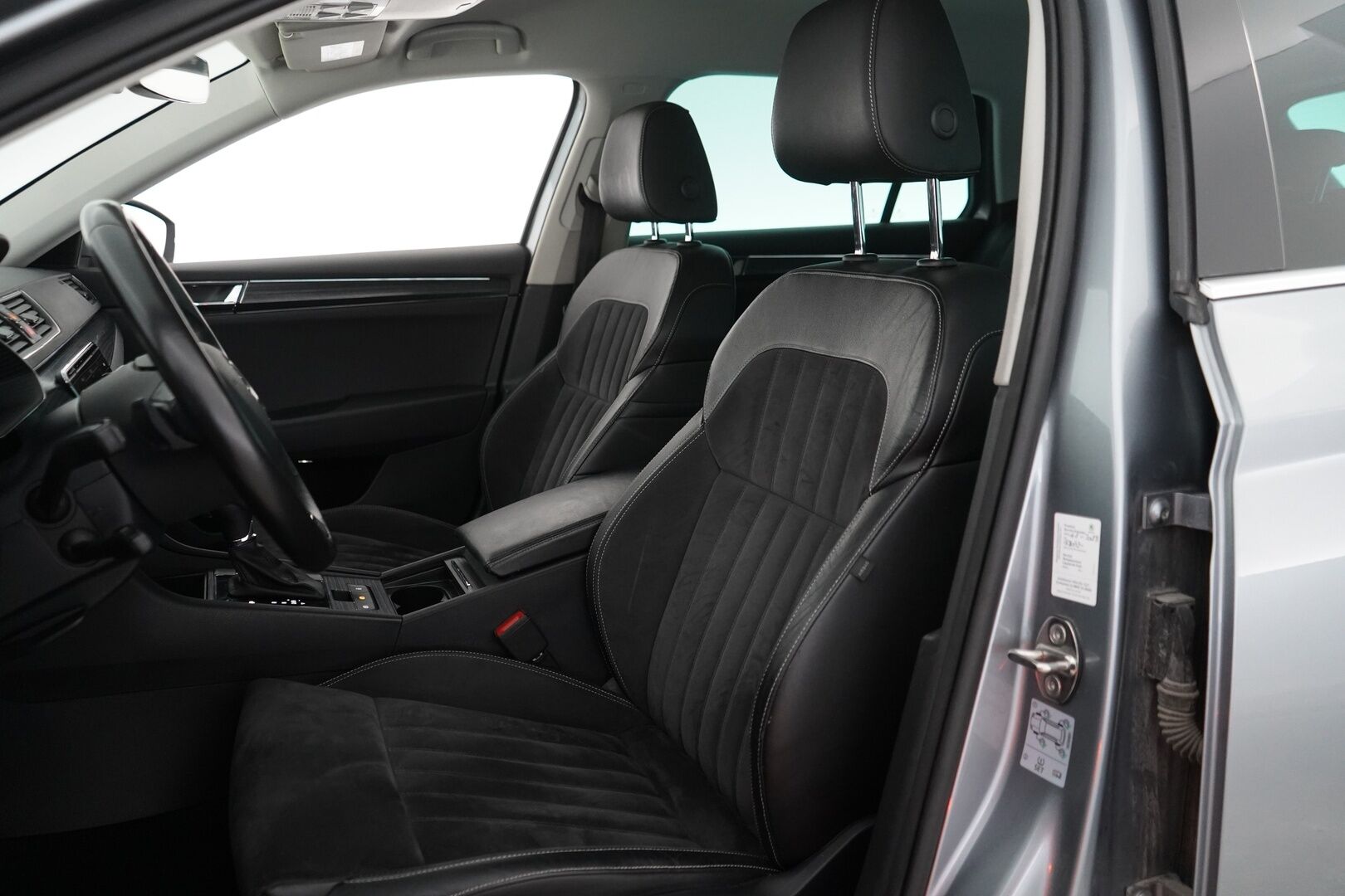 Skoda Superb 2020 Combi 1,4 TSI PHEV Style iV DSG Autom * ACC / 360 Kamera / Muistipenkki / Crystal / Digimittaristo / KeyLess * - Kahdet renkaat / Viimeisin huolto 6/25 / Akku kuntotarkastettu