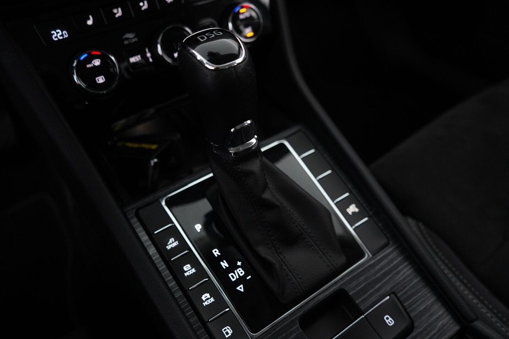 Skoda Superb 2020 Combi 1,4 TSI PHEV Style iV DSG Autom * ACC / 360 Kamera / Muistipenkki / Crystal / Digimittaristo / KeyLess * - Kahdet renkaat / Viimeisin huolto 6/25 / Akku kuntotarkastettu