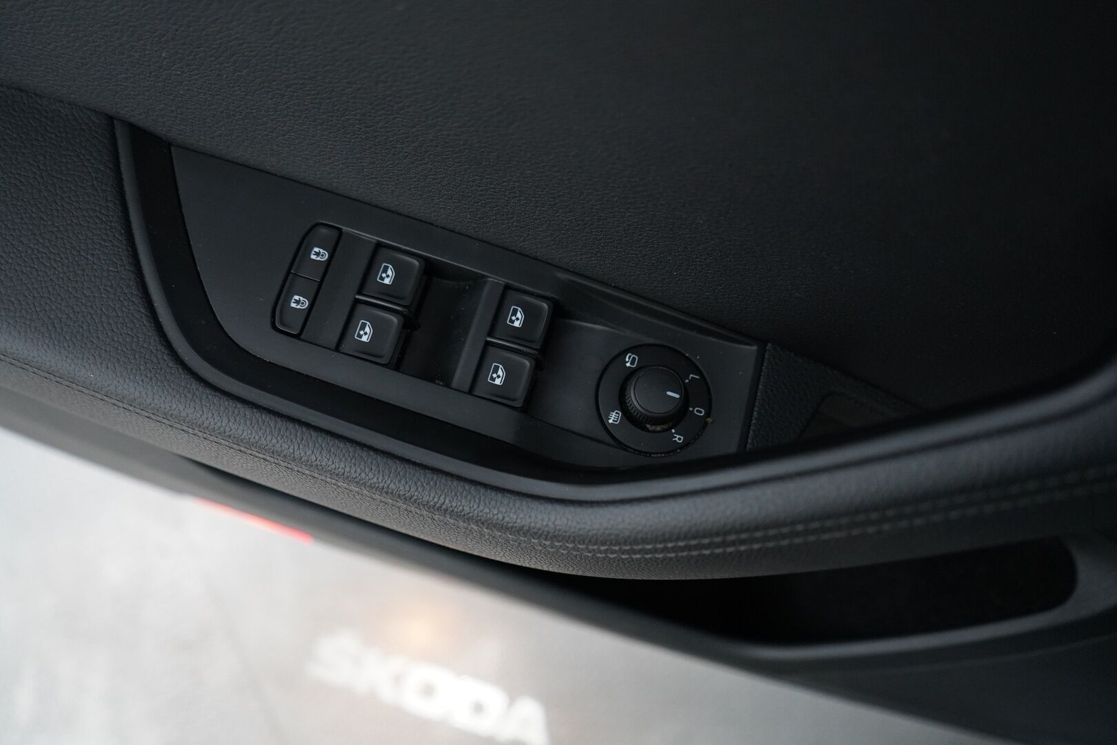 Skoda Superb 2020 Combi 1,4 TSI PHEV Style iV DSG Autom * ACC / 360 Kamera / Skoda Crystal Lighting /  Digimittaristo / KeyLess * - Kahdet renkaat / Viimeisin huolto 6 / 25 / Super varusteet!
