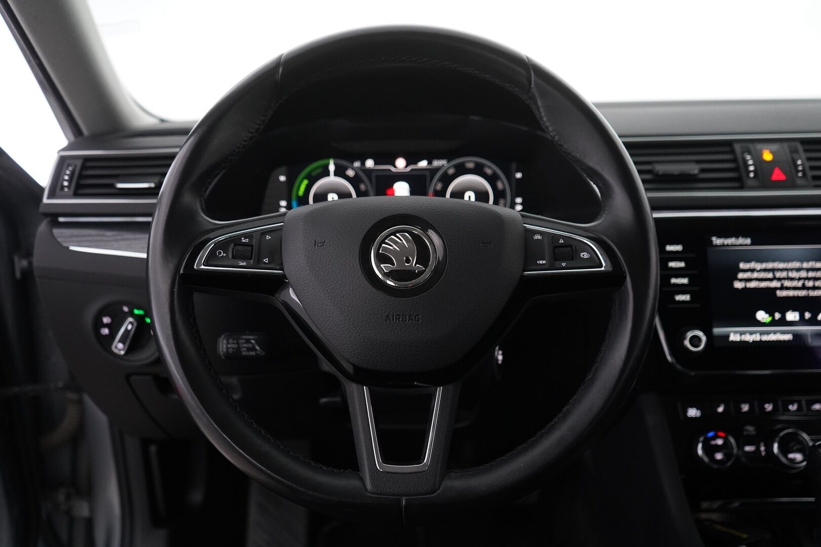 Skoda Superb 2020 Combi 1,4 TSI PHEV Style iV DSG Autom * ACC / 360 Kamera / Skoda Crystal Lighting /  Digimittaristo / KeyLess * - Kahdet renkaat / Viimeisin huolto 6 / 25 / Super varusteet!