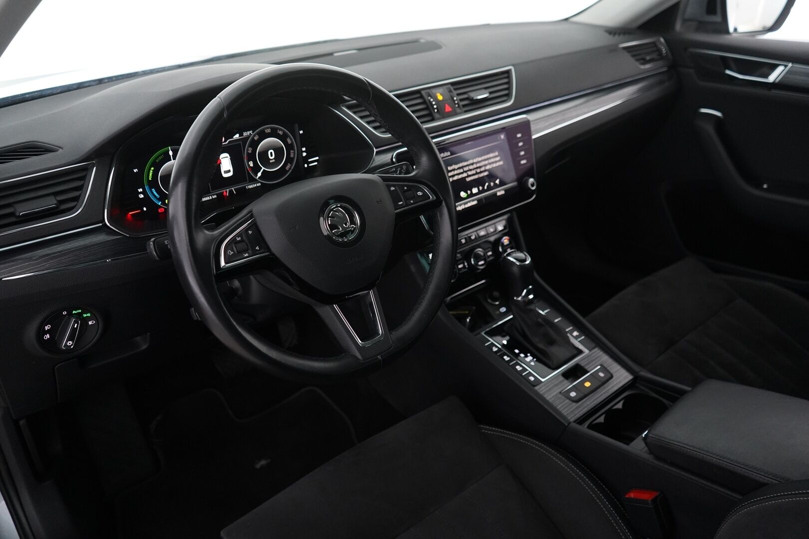Skoda Superb 2020 Combi 1,4 TSI PHEV Style iV DSG Autom * ACC / 360 Kamera / Skoda Crystal Lighting /  Digimittaristo / KeyLess * - Kahdet renkaat / Viimeisin huolto 6 / 25 / Super varusteet!