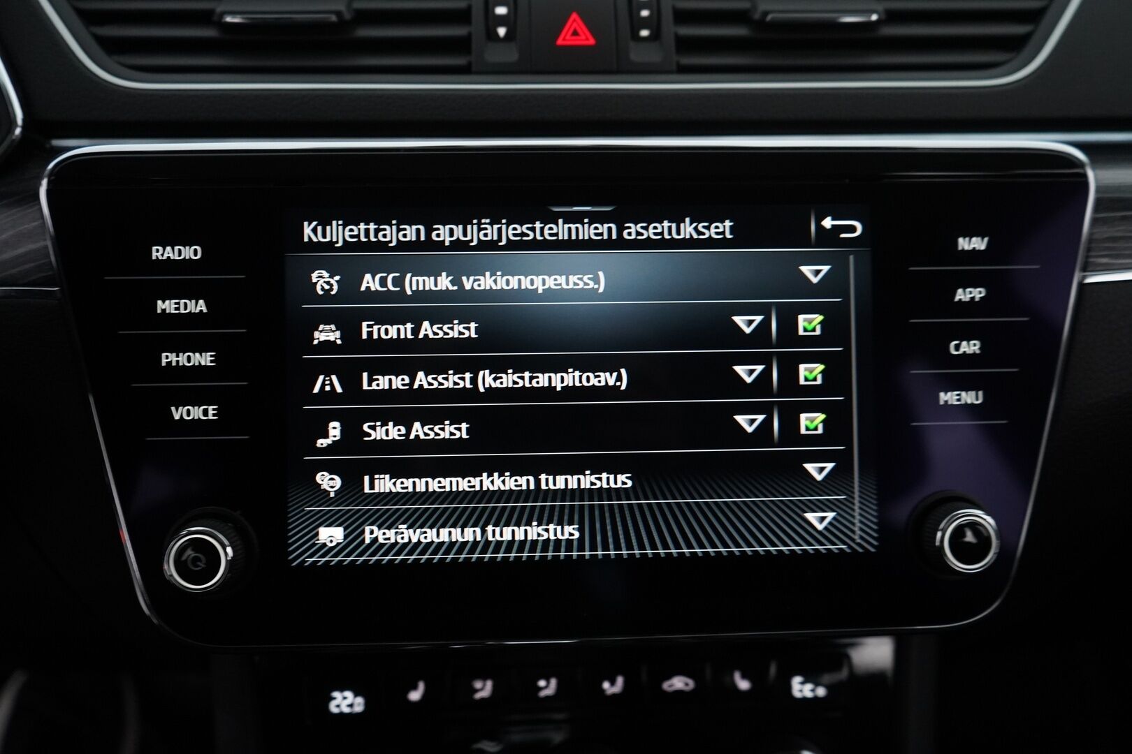 Skoda Superb 2020 Combi 1,4 TSI PHEV Style iV DSG Autom * ACC / 360 Kamera / Skoda Crystal Lighting /  Digimittaristo / KeyLess * - Kahdet renkaat / Viimeisin huolto 6 / 25 / Super varusteet!