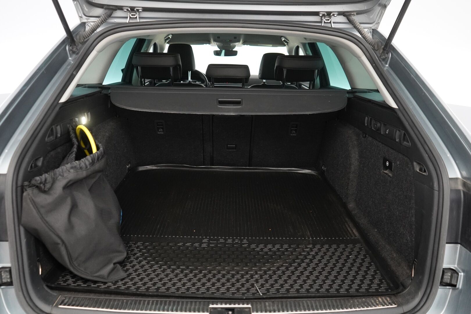 Skoda Superb 2020 Combi 1,4 TSI PHEV Style iV DSG Autom * ACC / 360 Kamera / Skoda Crystal Lighting /  Digimittaristo / KeyLess * - Kahdet renkaat / Viimeisin huolto 6 / 25 / Super varusteet!