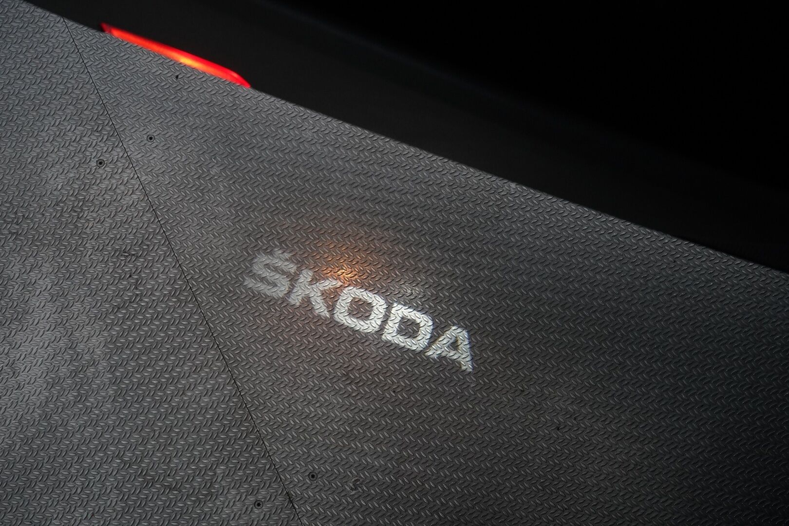 Skoda Superb 2020 Combi 1,4 TSI PHEV Style iV DSG Autom * ACC / 360 Kamera / Muistipenkki / Crystal / Digimittaristo / KeyLess * - KATSO KAMPANJAHINTA! / Kahdet renkaat / Viimeisin huolto 6/25 / Akku kuntotarkastettu