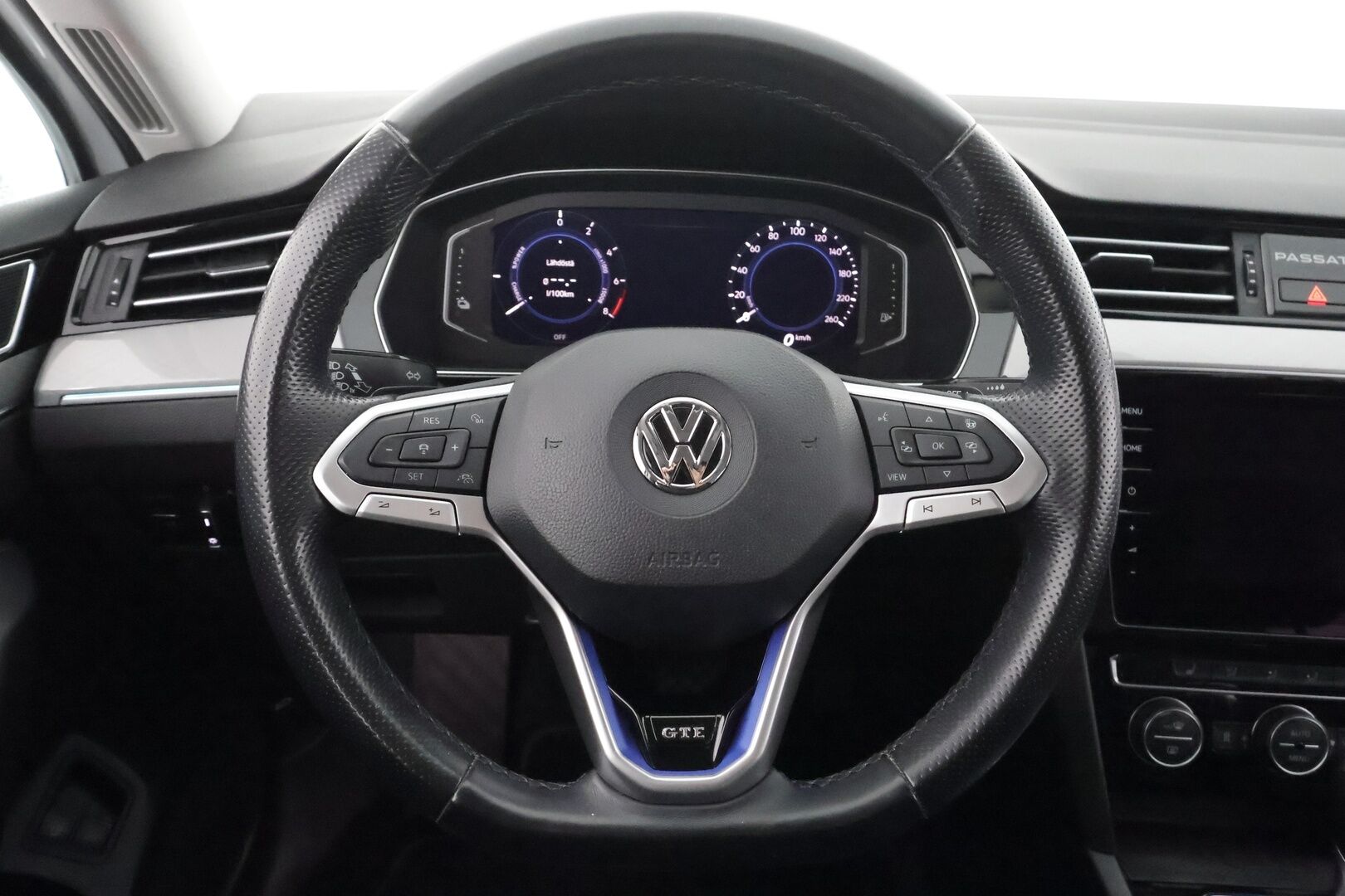 Volkswagen Passat 2020 Variant GTE Plug-In Hybrid 160 kW DSG - | ACC | Webasto | Koukku | IQ-Light | Ergo comofrt Istuin | P.Kamera | Puolinahat | Ratinlämmitys | Merkkihuollettu | Kahdet Renkaat |