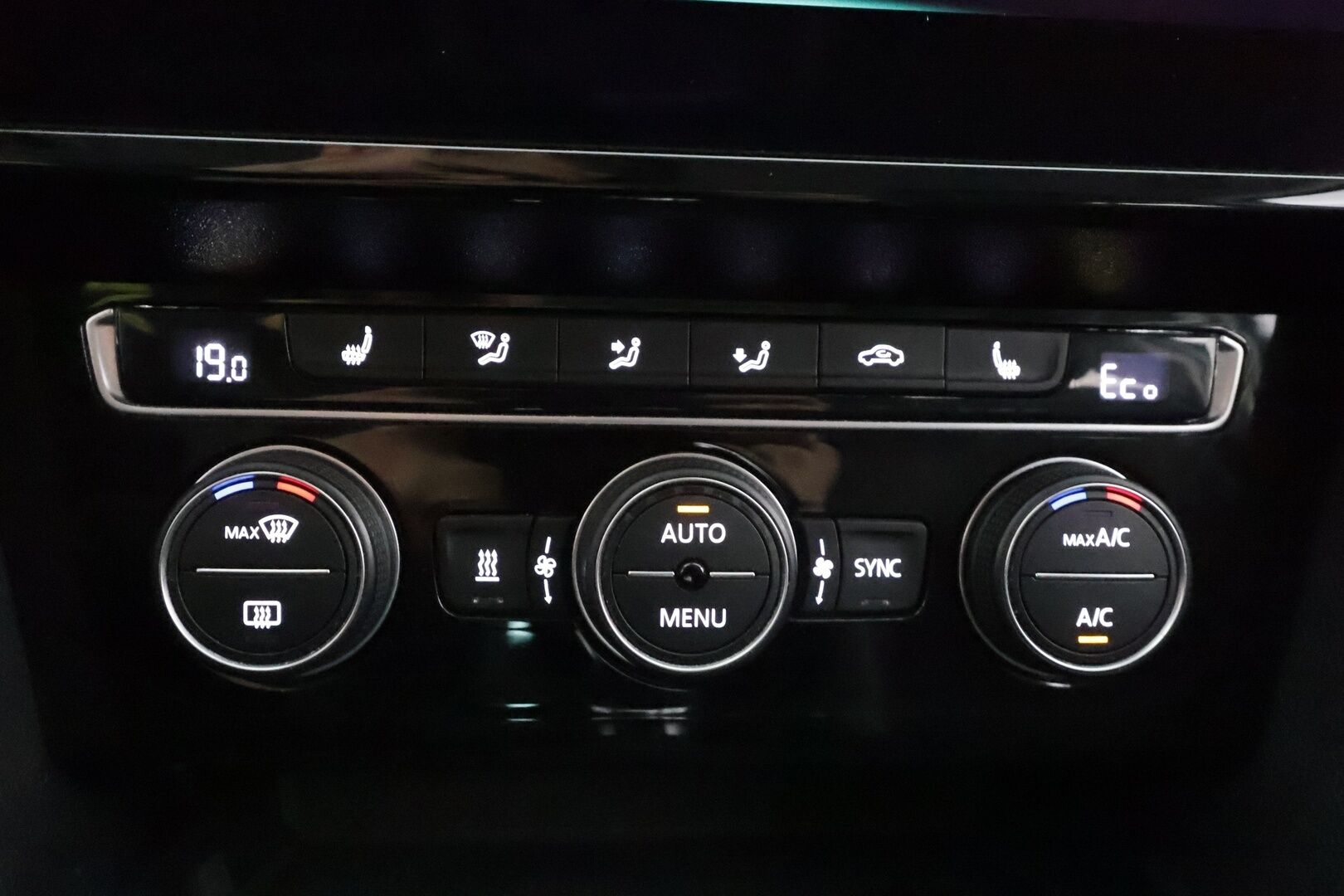 Volkswagen Passat 2020 Variant GTE Plug-In Hybrid 160 kW DSG - | ACC | Webasto | Koukku | IQ-Light | Ergo comofrt Istuin | P.Kamera | Puolinahat | Ratinlämmitys | Merkkihuollettu | Kahdet Renkaat |