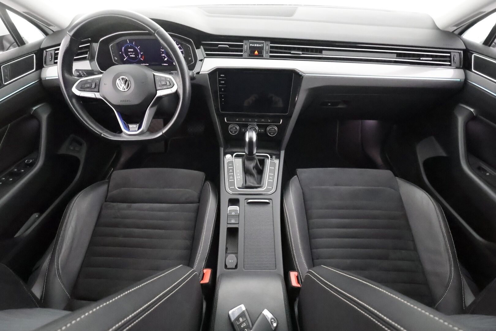 Volkswagen Passat 2020 Variant GTE Plug-In Hybrid 160 kW DSG - | ACC | Webasto | Koukku | IQ-Light | Ergo comofrt Istuin | P.Kamera | Puolinahat | Ratinlämmitys | Merkkihuollettu | Kahdet Renkaat |