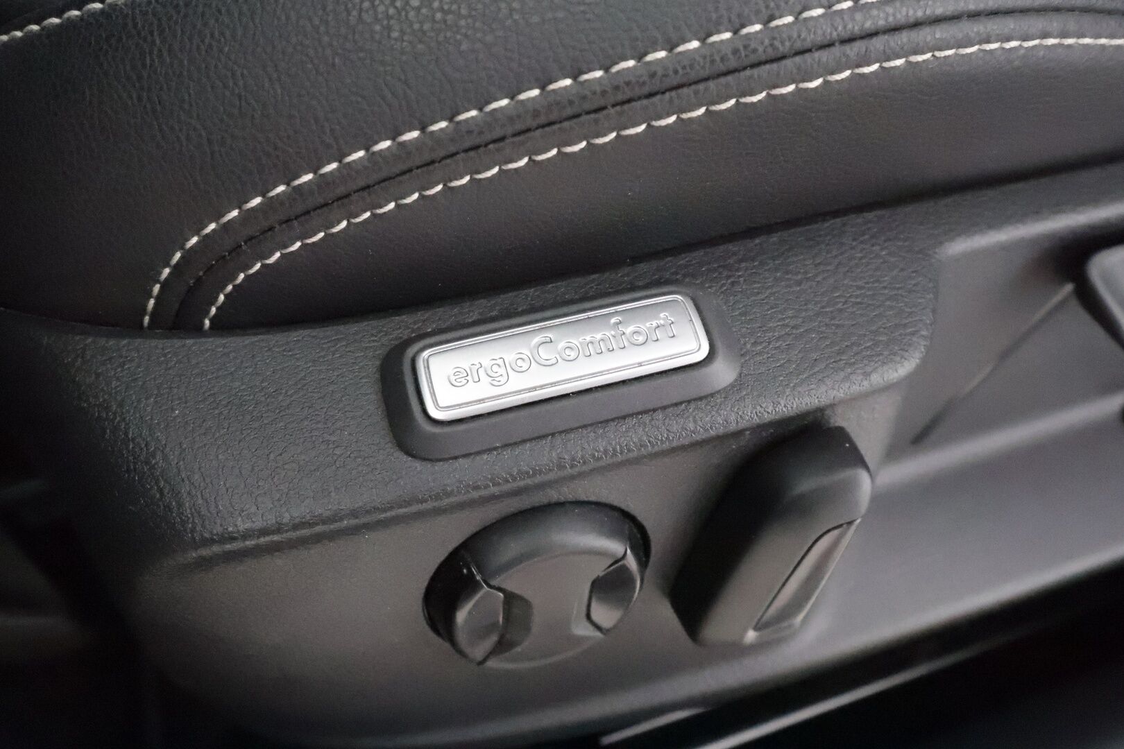 Volkswagen Passat 2020 Variant GTE Plug-In Hybrid 160 kW DSG - | ACC | Webasto | Koukku | IQ-Light | Ergo comofrt Istuin | P.Kamera | Puolinahat | Ratinlämmitys | Merkkihuollettu | Kahdet Renkaat |