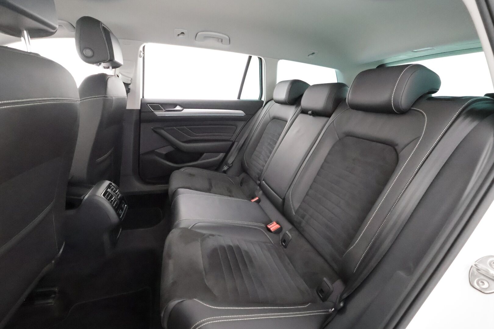 Volkswagen Passat 2020 Variant GTE Plug-In Hybrid 160 kW DSG - | ACC | Webasto | Koukku | IQ-Light | Ergo comofrt Istuin | P.Kamera | Puolinahat | Ratinlämmitys | Merkkihuollettu | Kahdet Renkaat |