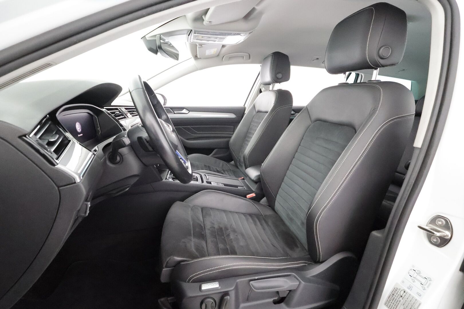Volkswagen Passat 2020 Variant GTE Plug-In Hybrid 160 kW DSG - | ACC | Webasto | Koukku | IQ-Light | Ergo comofrt Istuin | P.Kamera | Puolinahat | Ratinlämmitys | Merkkihuollettu | Kahdet Renkaat |
