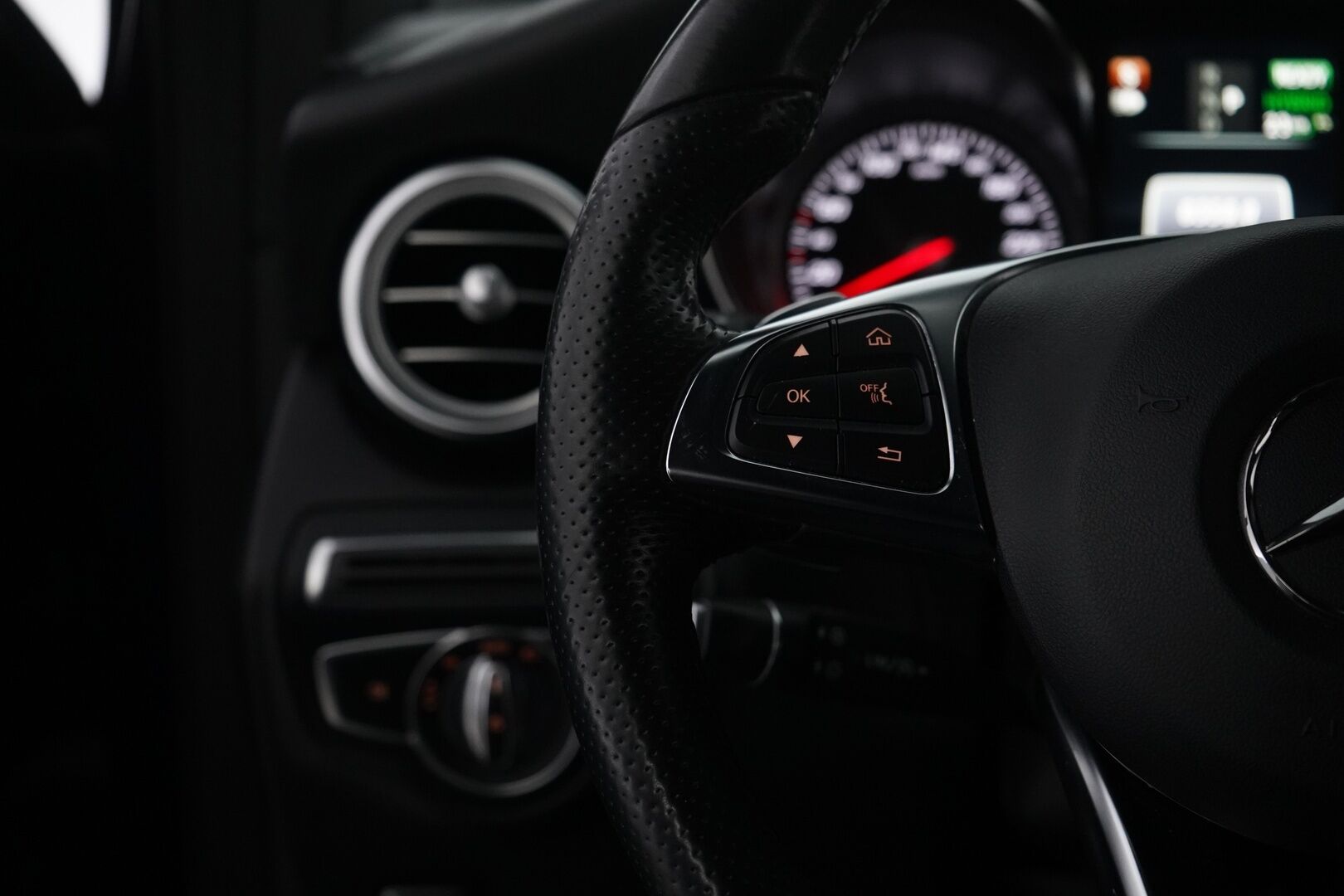 Mercedes-Benz GLC 2017 350 e Coupé 4Matic A Premium Business AMG *ACC / Sport-nahat / ILS-Ledit / Kamera / Navi* - Kahdet vanteet / AMG / Juuri huollettu