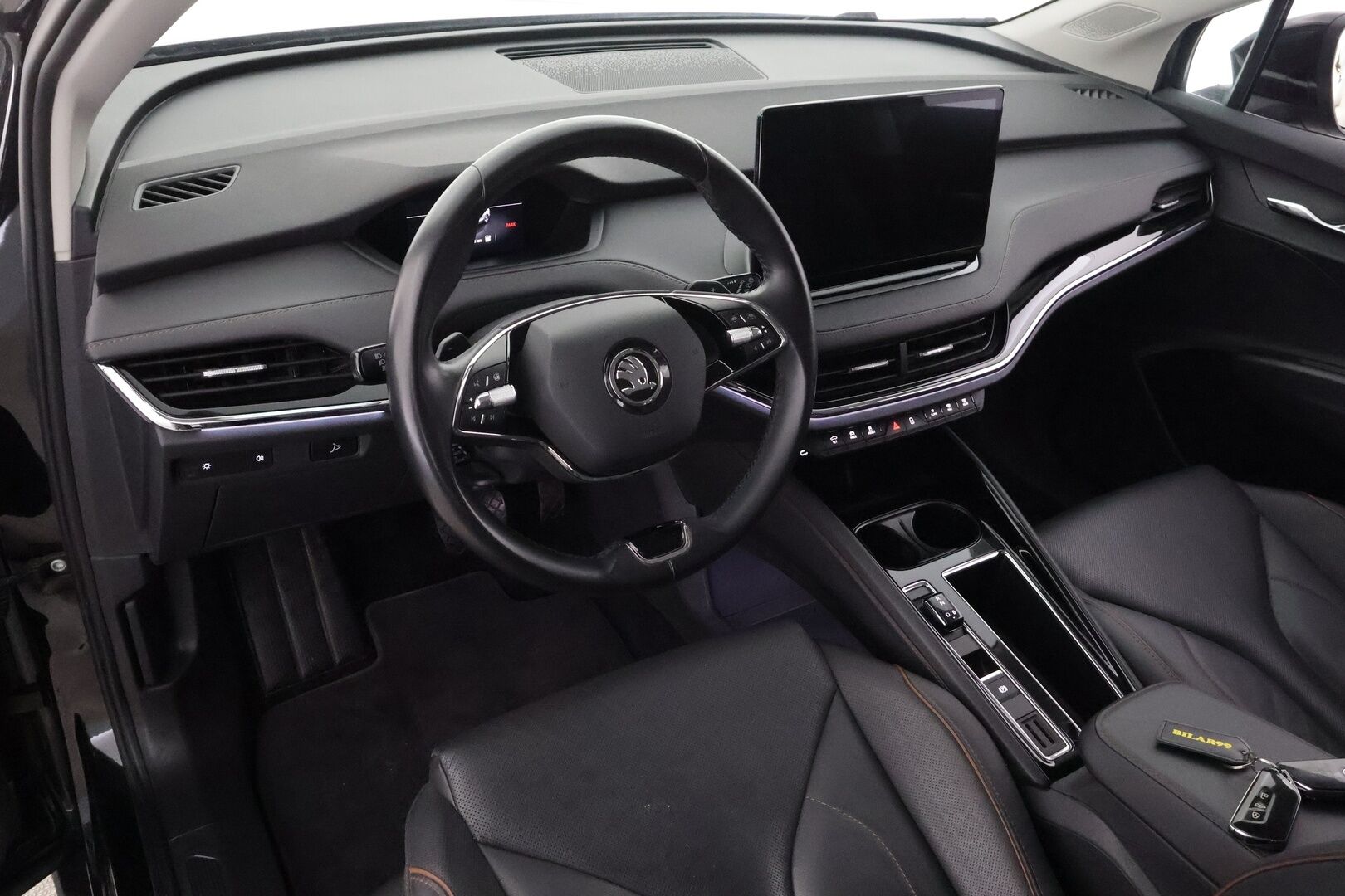 Skoda Enyaq 2022 80x 4x4 iV - | ACC | ILP | Koukku | Muistipenkki | Nahkaverhoilu | P.kamera | Lane Assist | Side Assist | Keyless | Ambient | Lämm. ratti | 1-om suomiauto |