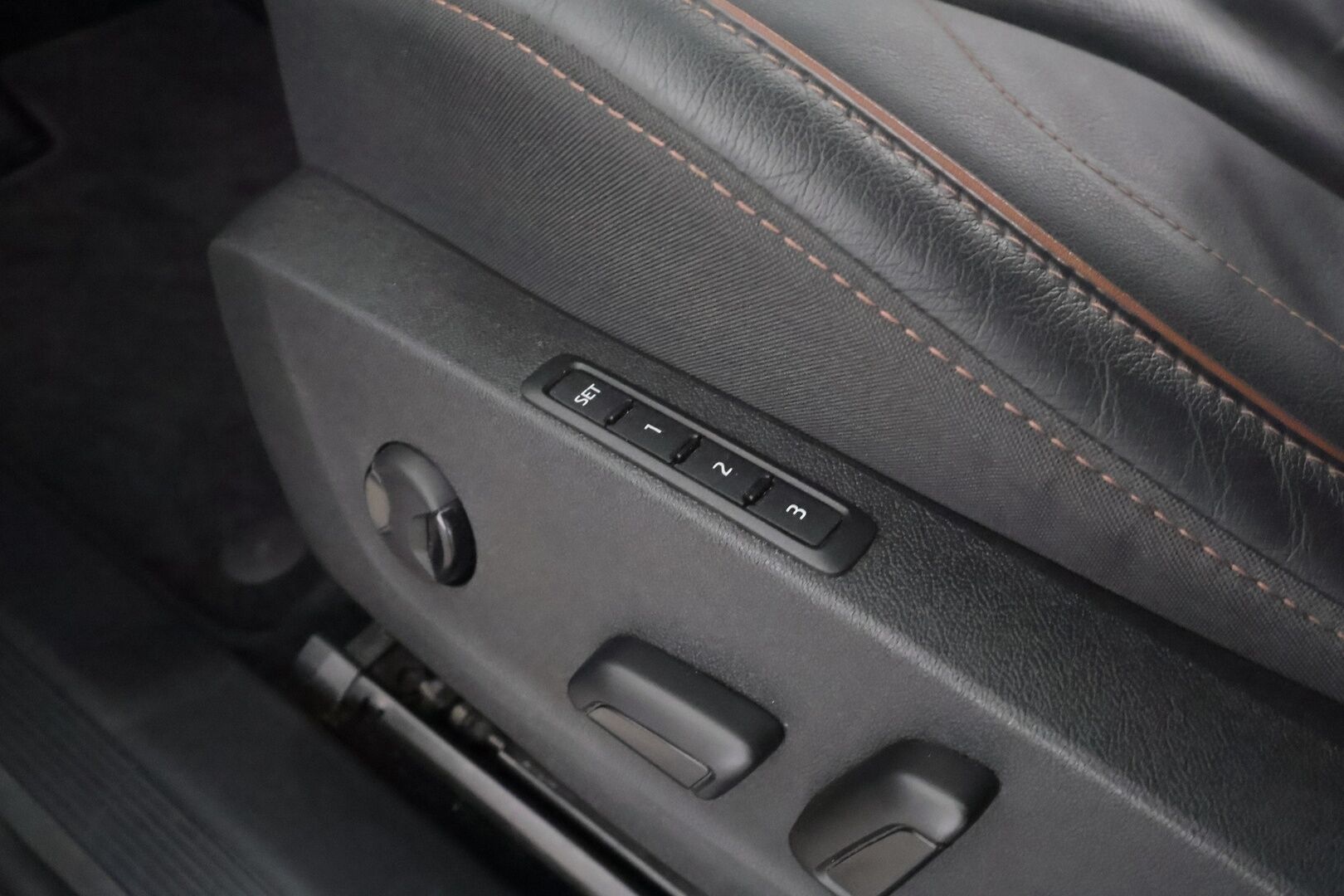 Skoda Enyaq 2022 80x 4x4 iV - | ACC | ILP | Koukku | Muistipenkki | Nahkaverhoilu | P.kamera | Lane Assist | Side Assist | Keyless | Ambient | Lämm. ratti | 1-om suomiauto |