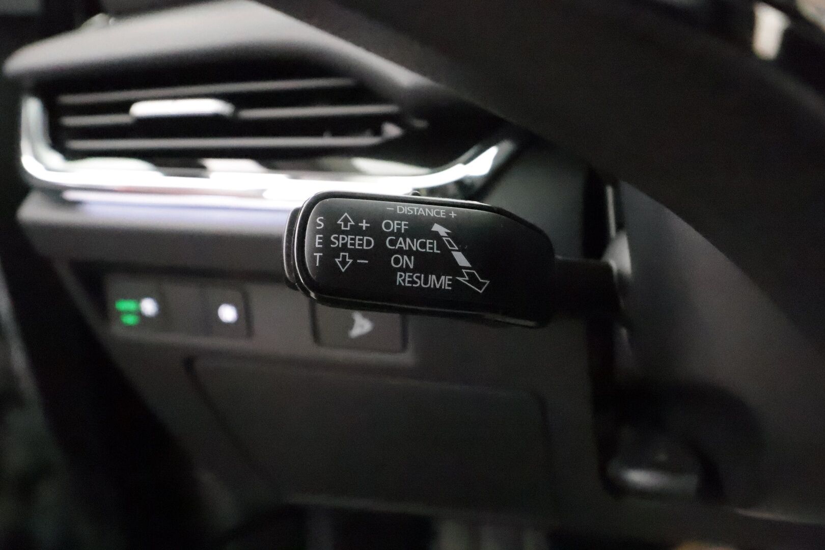 Skoda Enyaq 2022 80x 4x4 iV - | ACC | ILP | Koukku | Muistipenkki | Nahkaverhoilu | P.kamera | Lane Assist | Side Assist | Keyless | Ambient | Lämm. ratti | 1-om suomiauto |