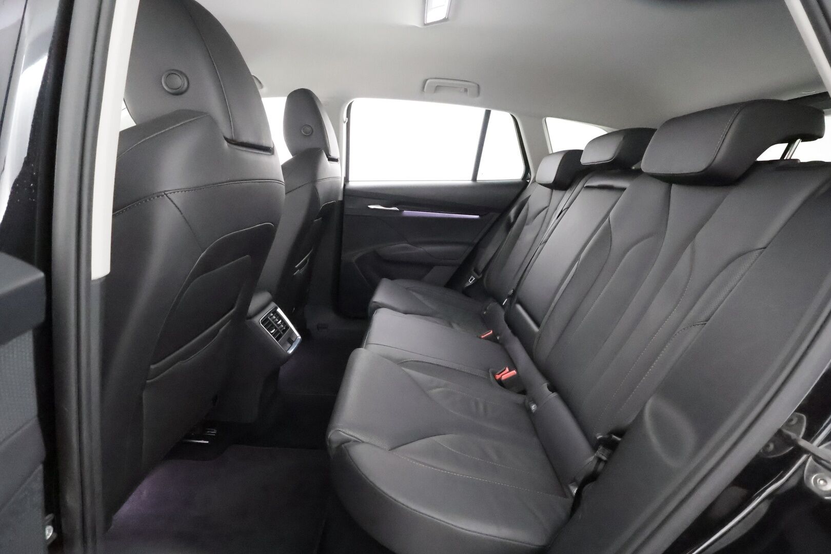 Skoda Enyaq 2022 80x 4x4 iV - | ACC | ILP | Koukku | Muistipenkki | Nahkaverhoilu | P.kamera | Lane Assist | Side Assist | Keyless | Ambient | Lämm. ratti | 1-om suomiauto |