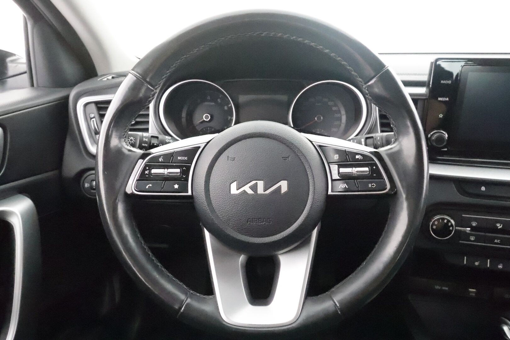 Kia Ceed 2022 1,0 T-GDI Mild-Hybrid 120hv LX SW DCT - | Koukku | P.Kamera | LED | Sisätilanlämmitin | Kaistavahti | Lämmitettävä ohjauspyörä | Apple & Android | Facelift | Kahdet renkaat | Suomi-auto | Merkkihuollot | 