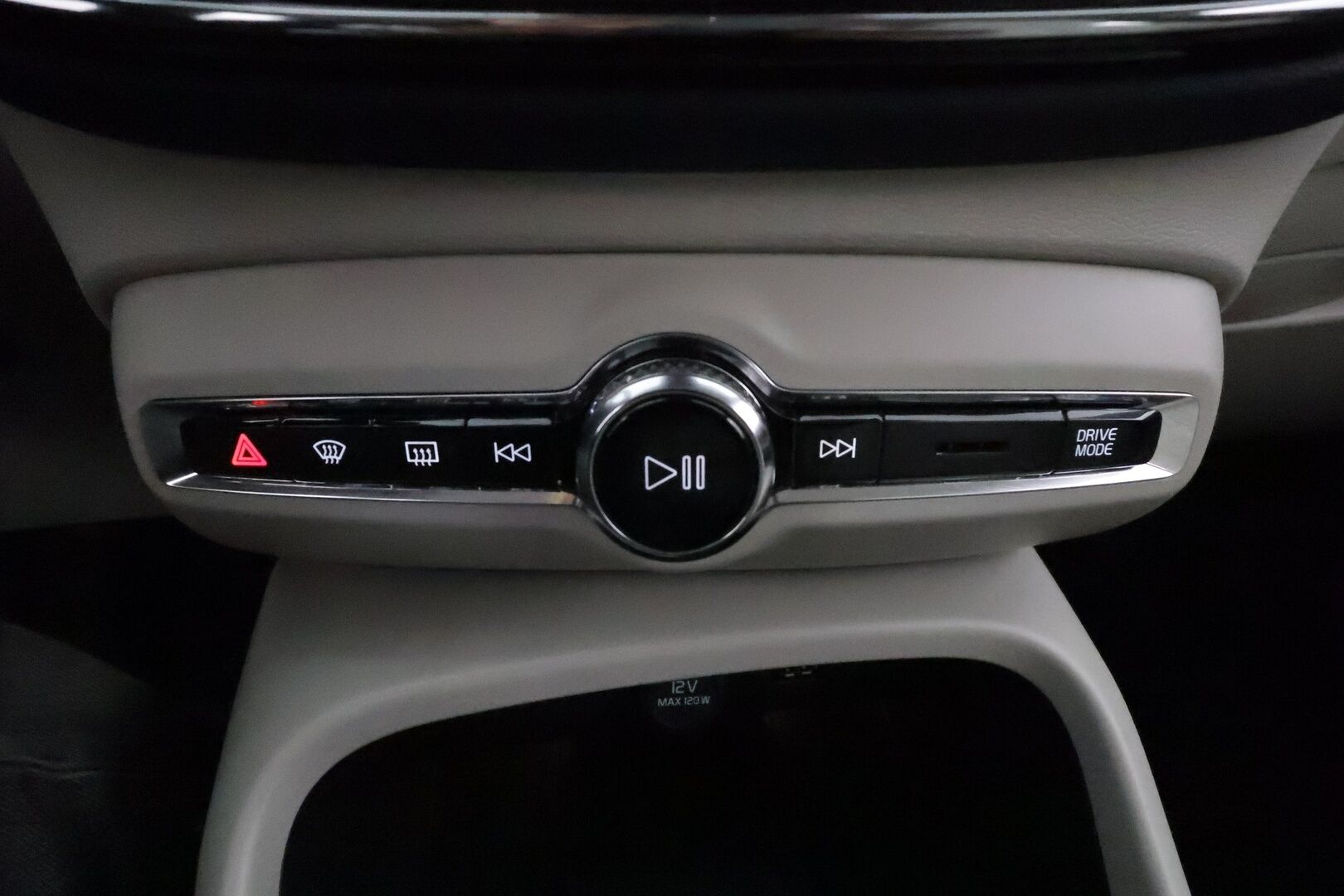 Volvo XC40 2023 T4 TwE Plus Bright aut **ACC / LED / P.kamera / Sporttipenkki Muistilla / Navi / Kaistavahti / KeylessGO** - 3,99 % KORKOTARJOUS TÄHÄN AUTOON 14.9. ASTI! - 1-om Suomi-auto / Kahdet Renkaat / Merkkihuollettu!