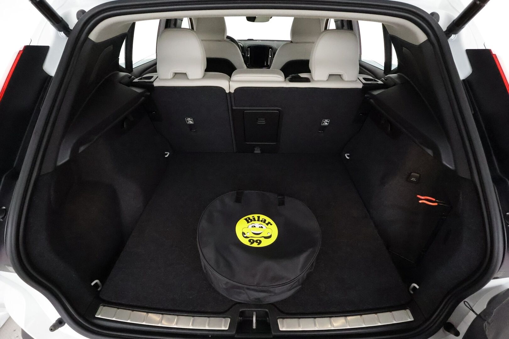 Volvo XC40 2023 T4 TwE Plus Bright aut **ACC / LED / P.kamera / Sporttipenkki Muistilla / Navi / Kaistavahti / KeylessGO** - 3,99 % KORKOTARJOUS TÄHÄN AUTOON 14.9. ASTI! - 1-om Suomi-auto / Kahdet Renkaat / Merkkihuollettu!