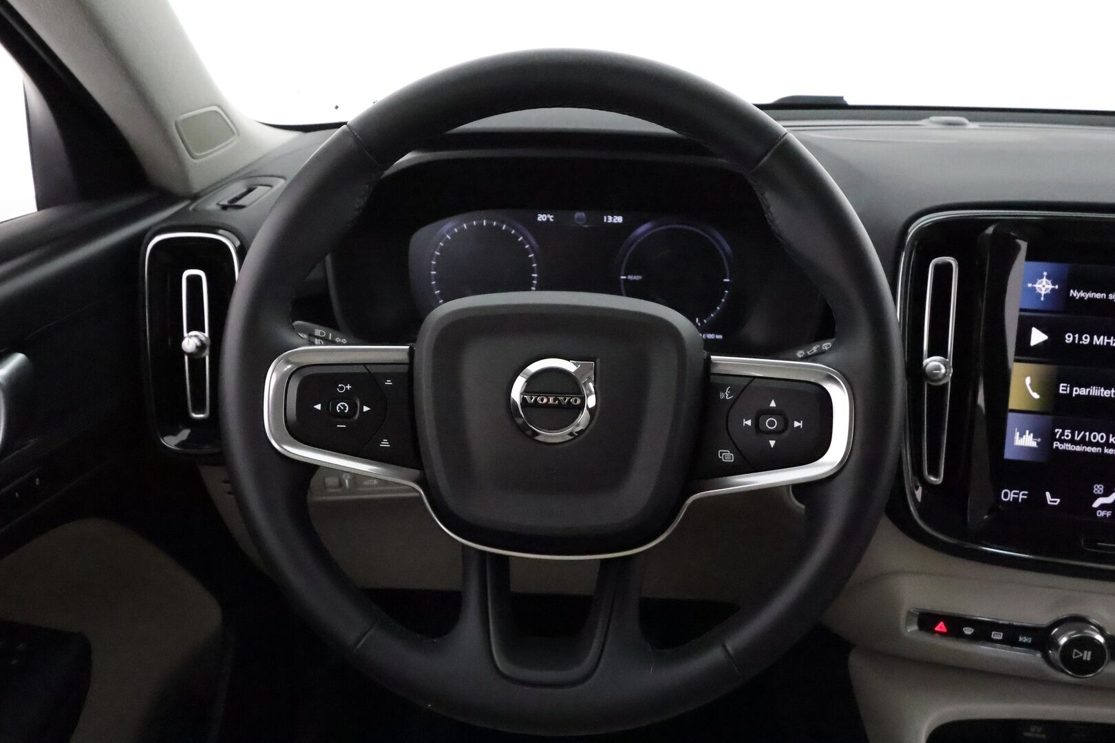 Volvo XC40 2023 T4 TwE Plus Bright aut **ACC / LED / P.kamera / Sporttipenkki Muistilla / Navi / Kaistavahti / KeylessGO** - 3,99 % KORKOTARJOUS TÄHÄN AUTOON 14.9. ASTI! - 1-om Suomi-auto / Kahdet Renkaat / Merkkihuollettu!