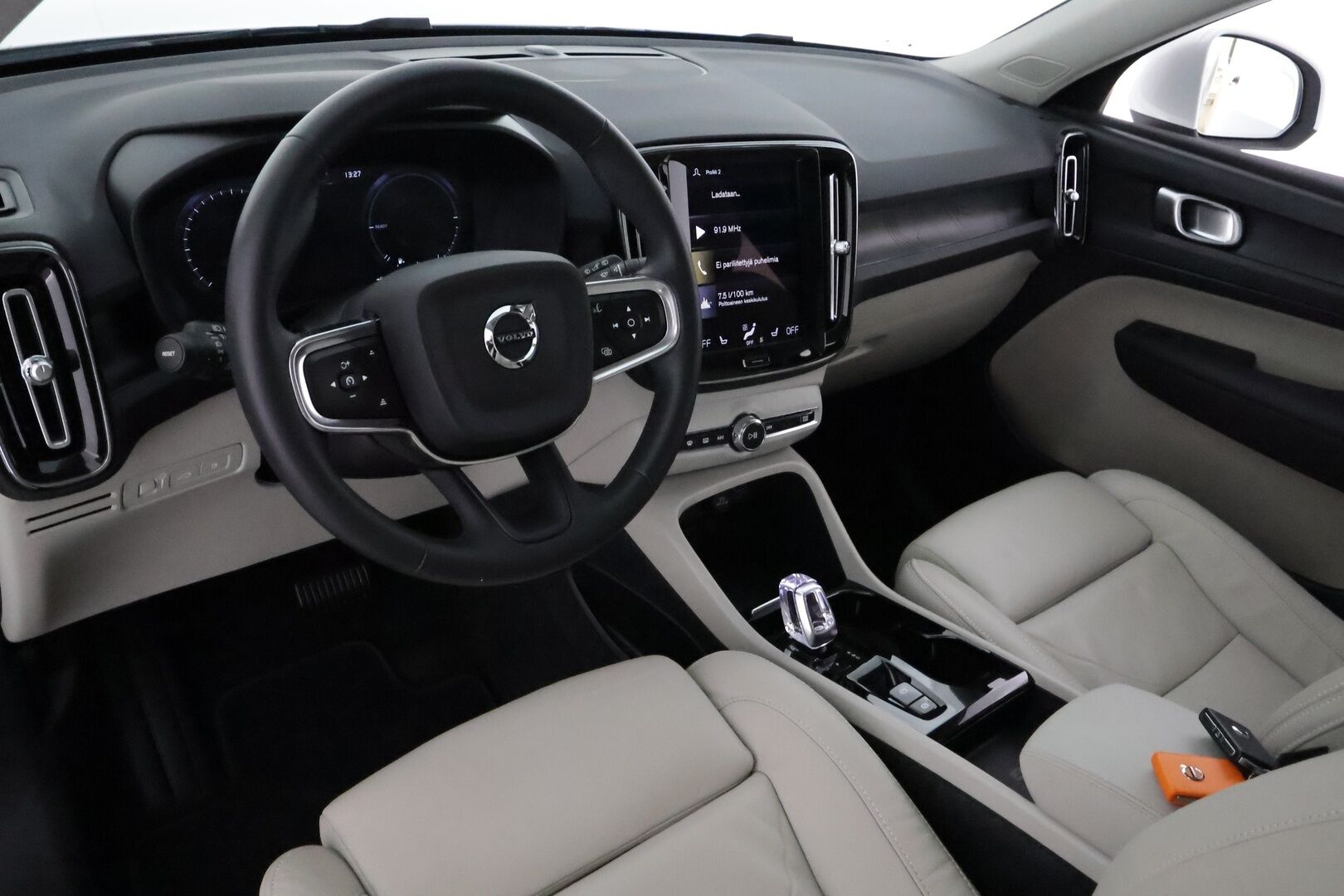 Volvo XC40 2023 T4 TwE Plus Bright aut **ACC / LED / P.kamera / Sporttipenkki Muistilla / Navi / Kaistavahti / KeylessGO** - 3,99 % KORKOTARJOUS TÄHÄN AUTOON 14.9. ASTI! - 1-om Suomi-auto / Kahdet Renkaat / Merkkihuollettu!